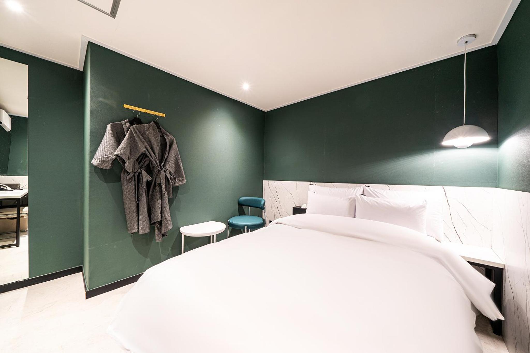 Standard Double Room - Photo 14
