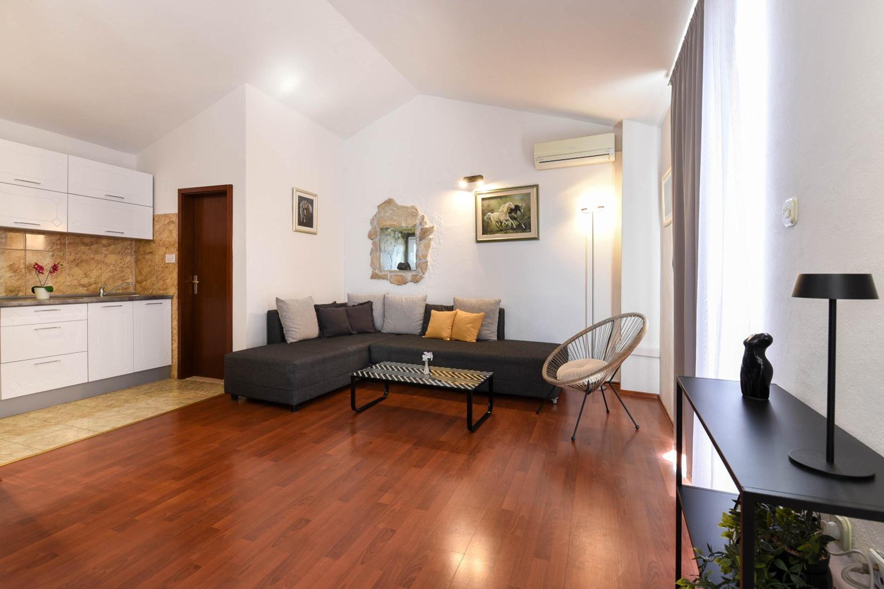 Villa - Photo 3