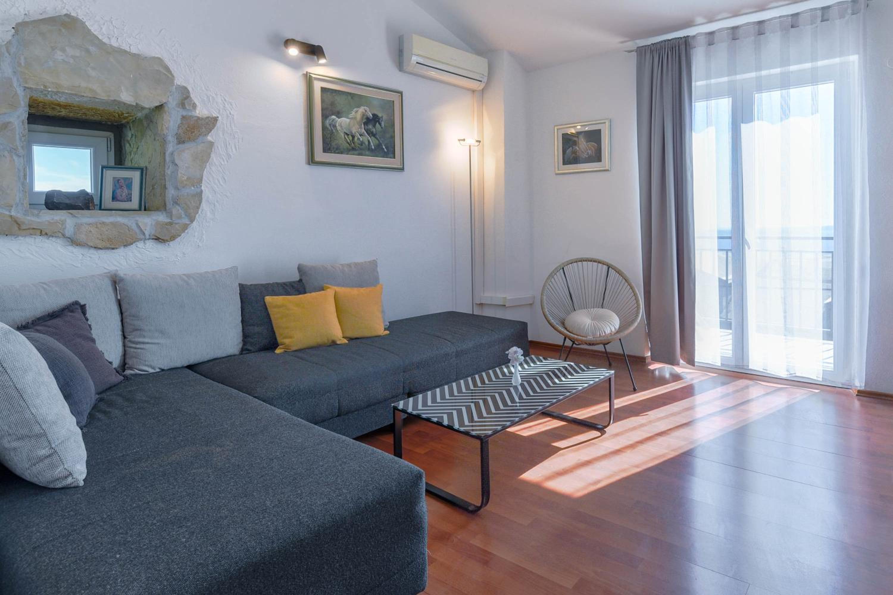 Villa - Photo 2