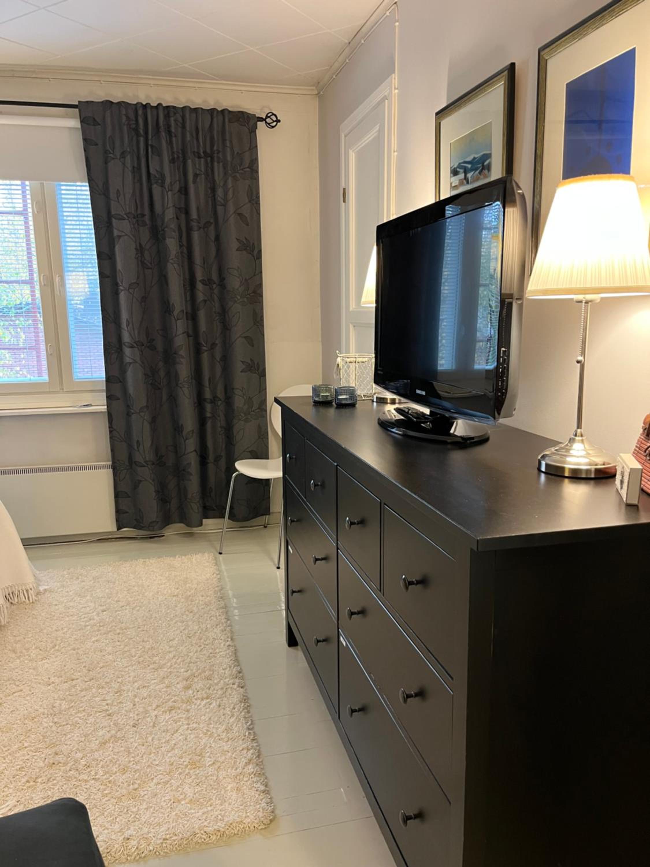 Family Room with Private Bathroom photo 2