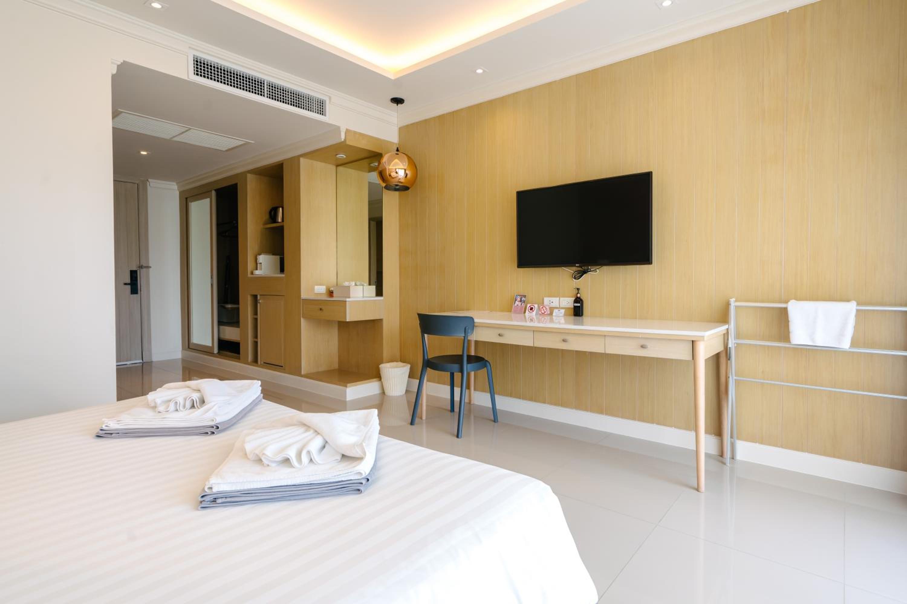 Deluxe Double Room with Spa Bath  - Photo 12
