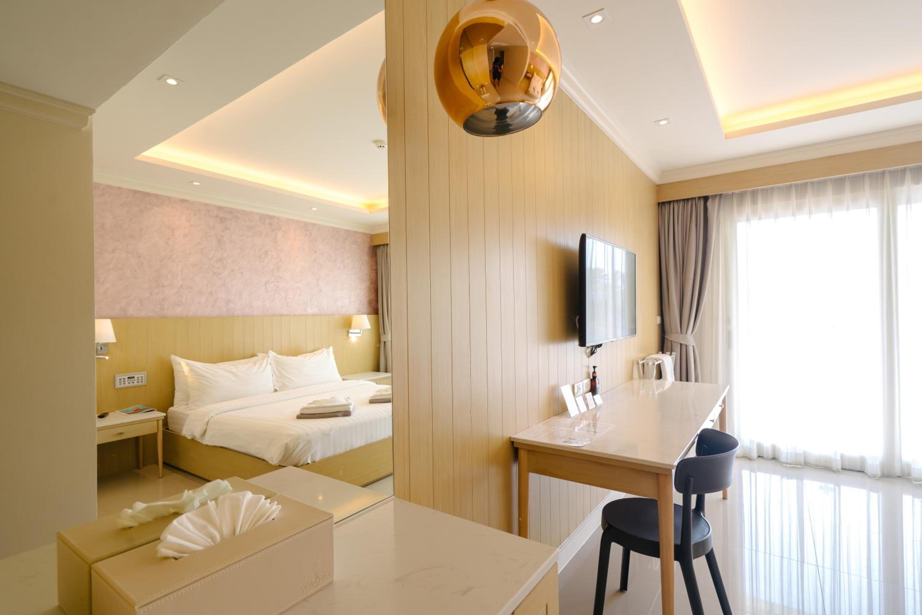 Deluxe Double Room with Spa Bath  - Photo 11