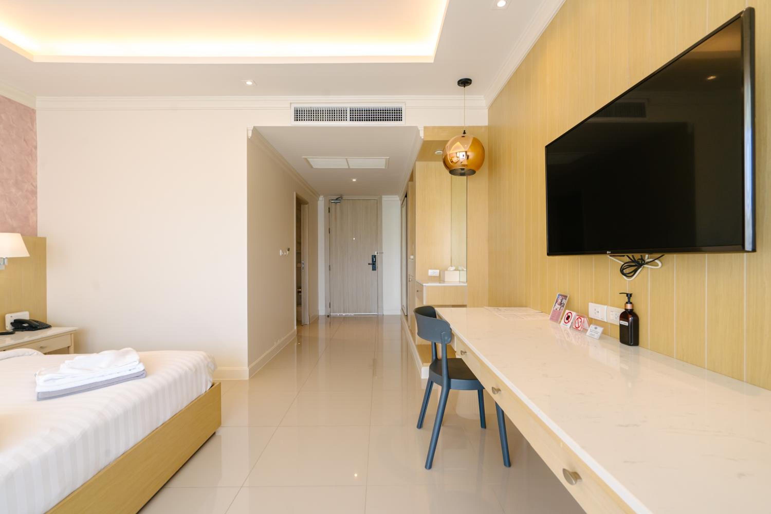 Deluxe Double Room with Spa Bath  - Photo 7