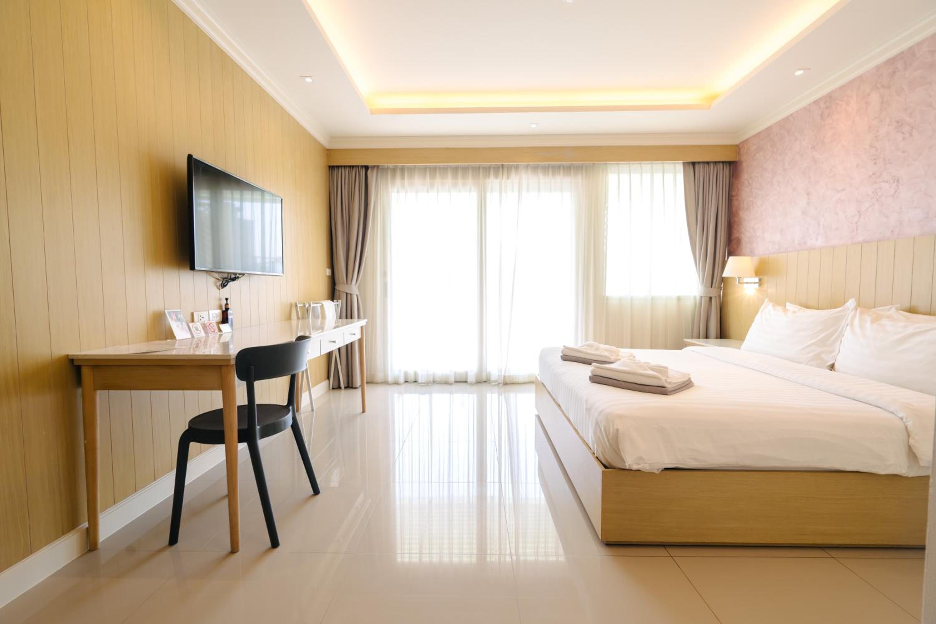 Deluxe Double Room with Spa Bath  - Photo 5