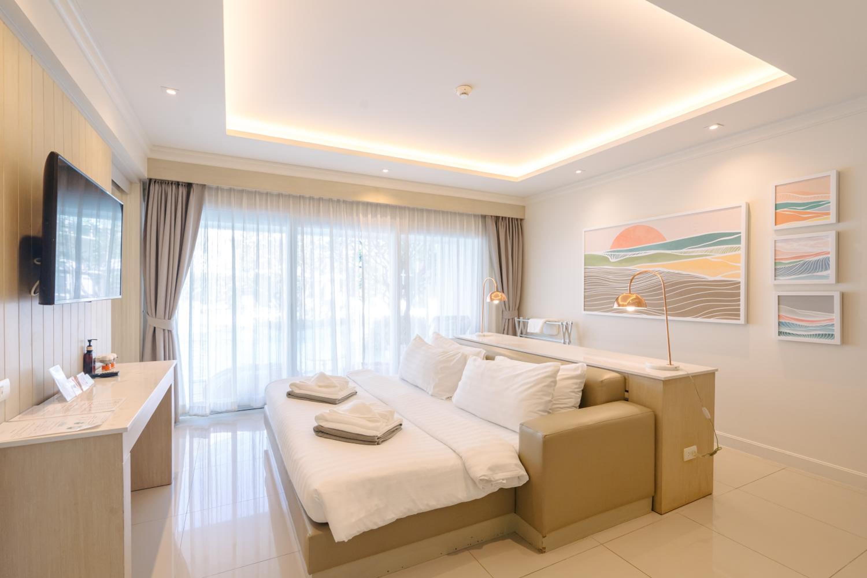 Suite with Direct Pool Access photo 3