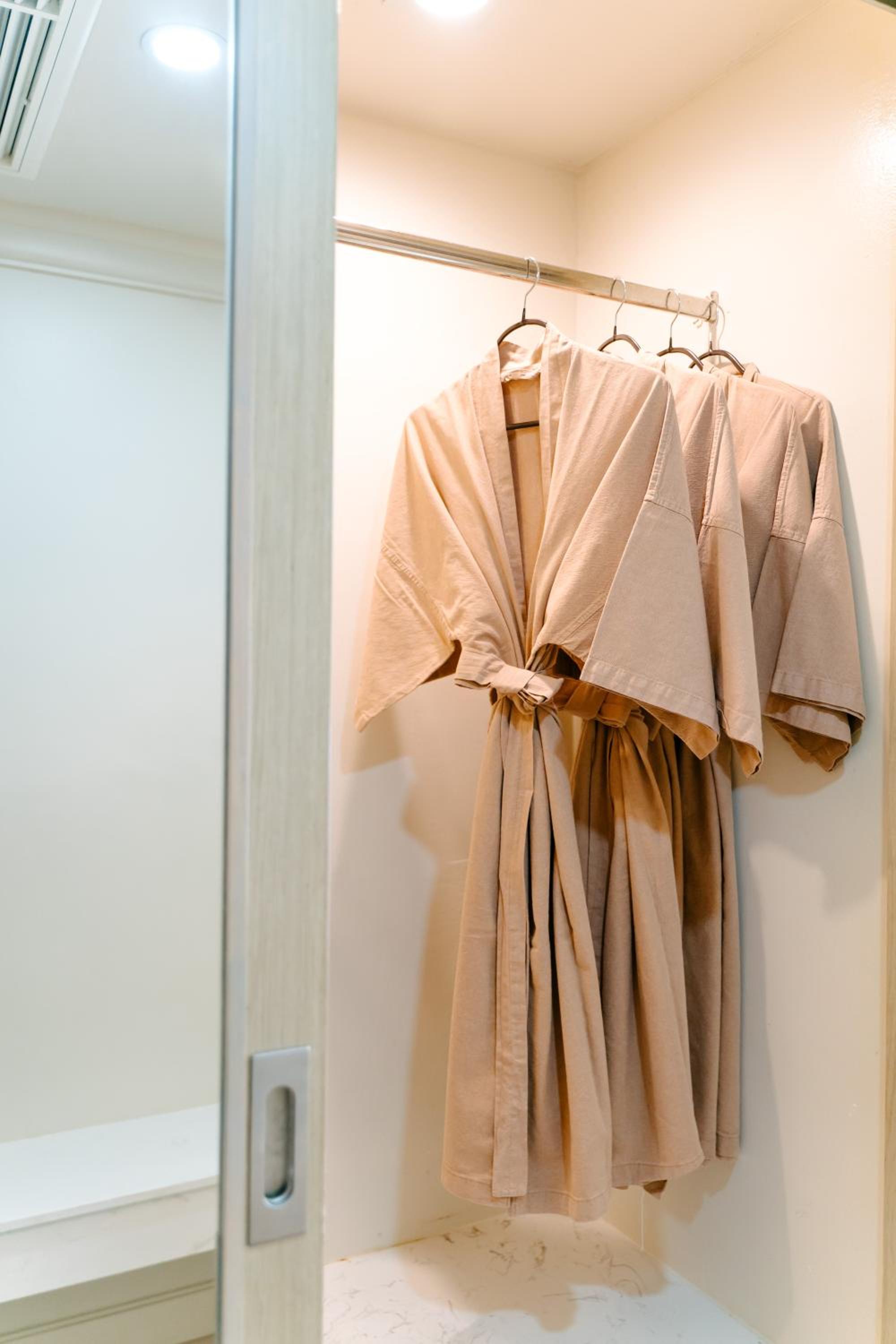 Suite with Spa Bath - Photo 9