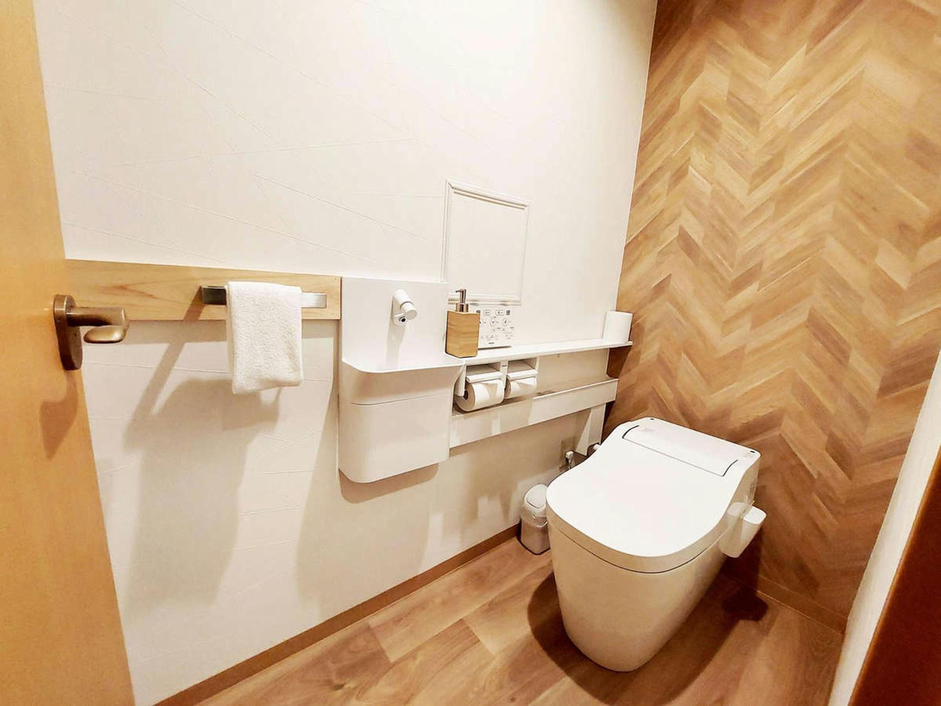 Family Room with Bathroom photo 2