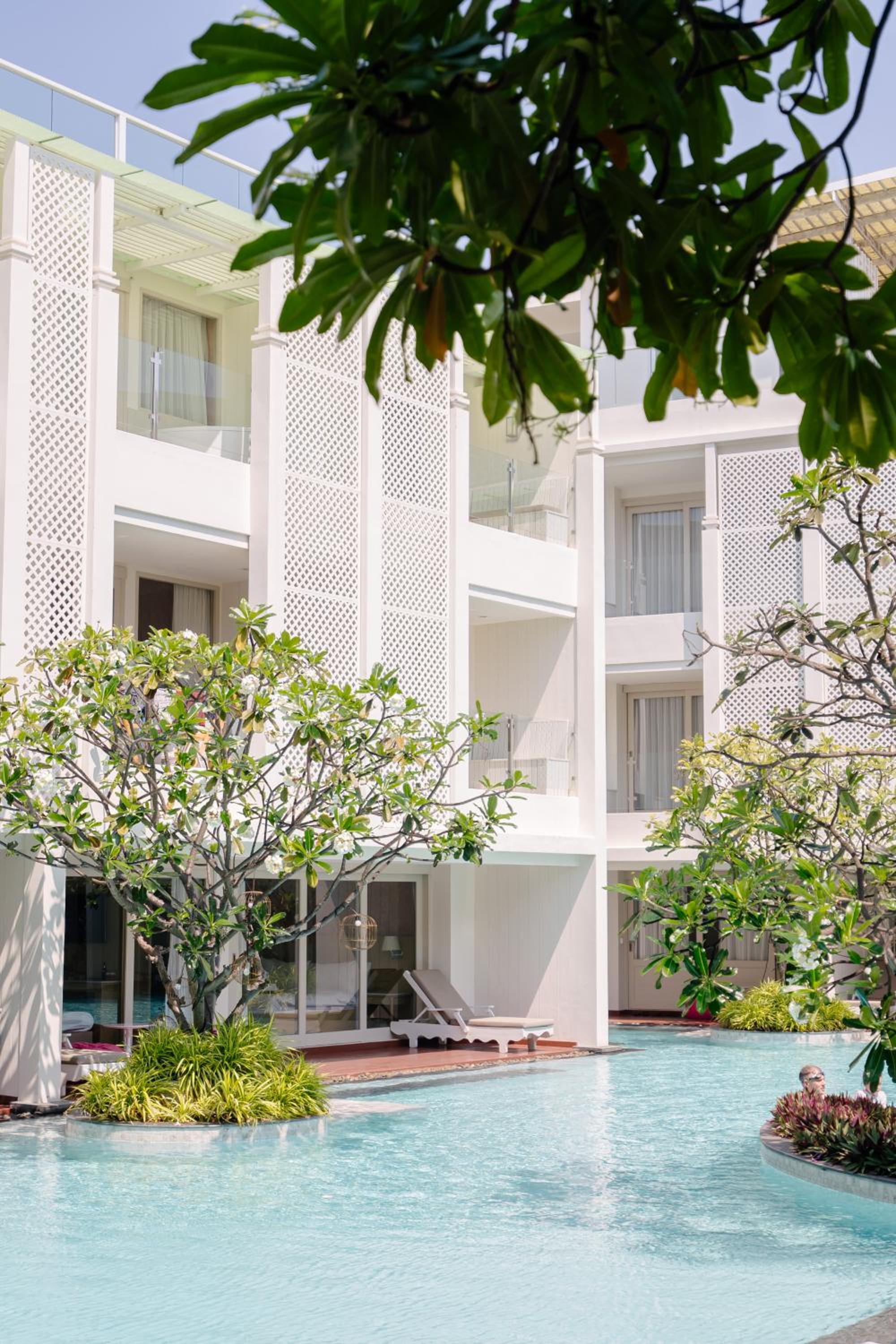 Deluxe Double Room with Direct Pool Access - Photo 15