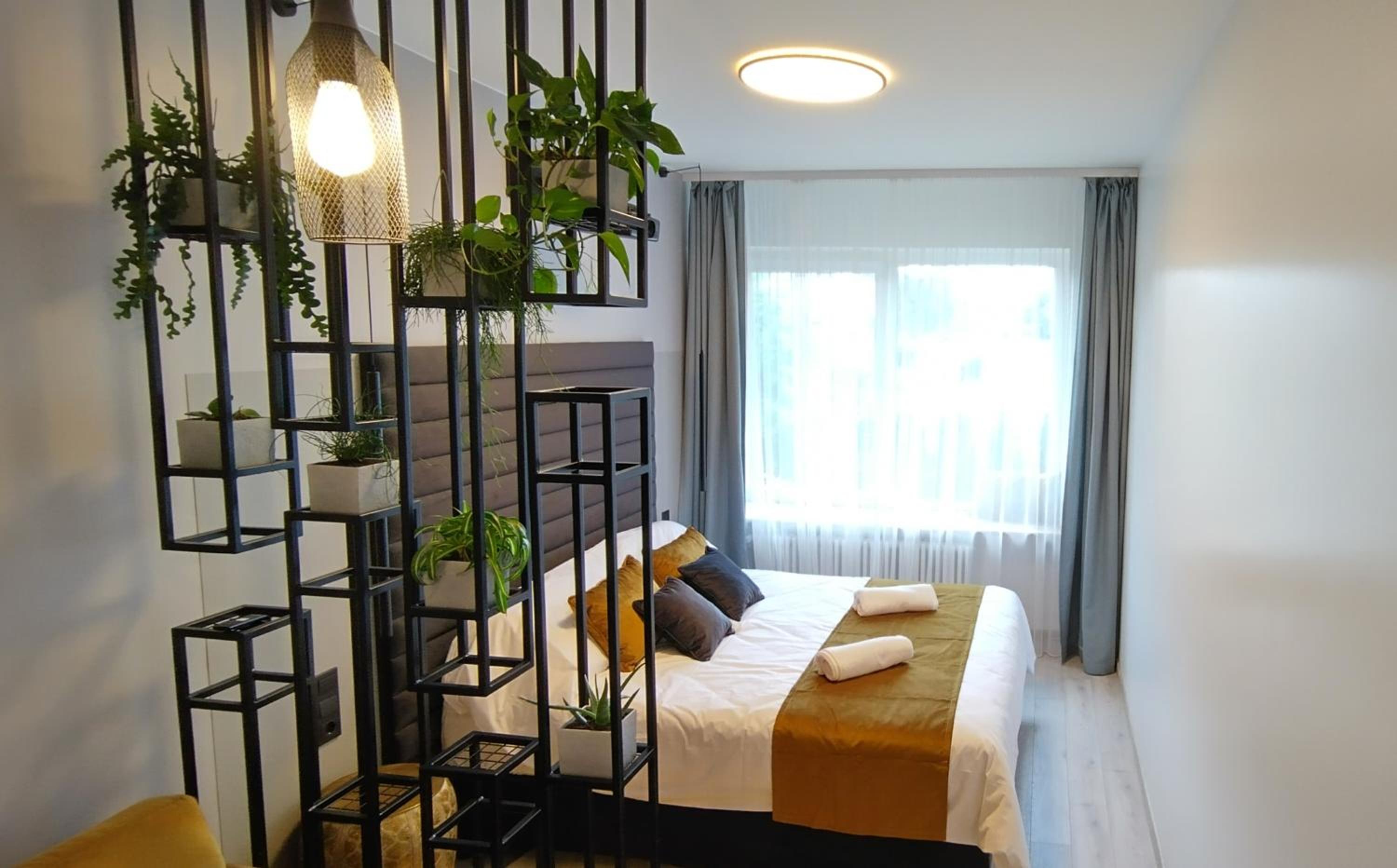 One-Bedroom Apartment photo 1
