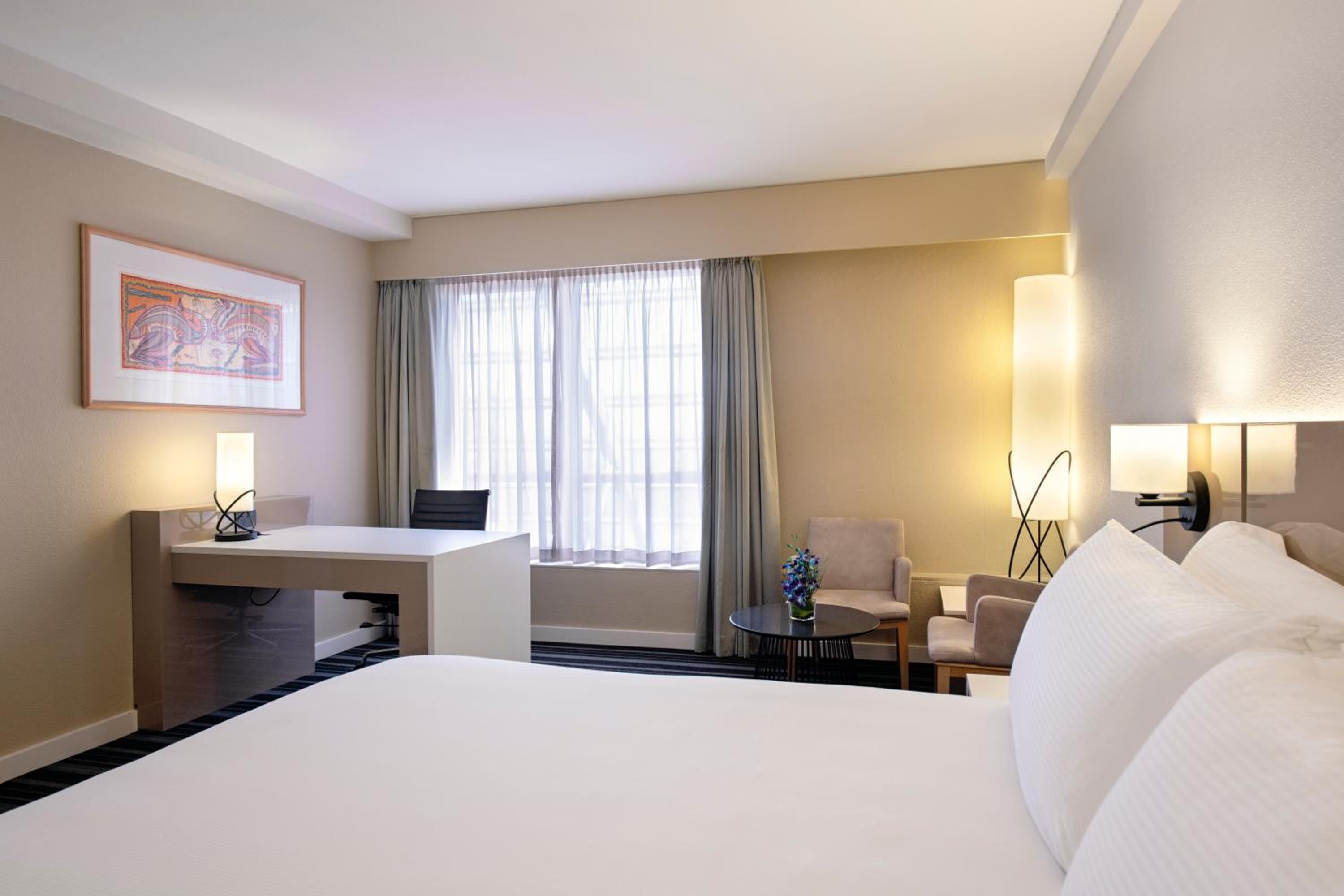 King Guest Room - Photo 4