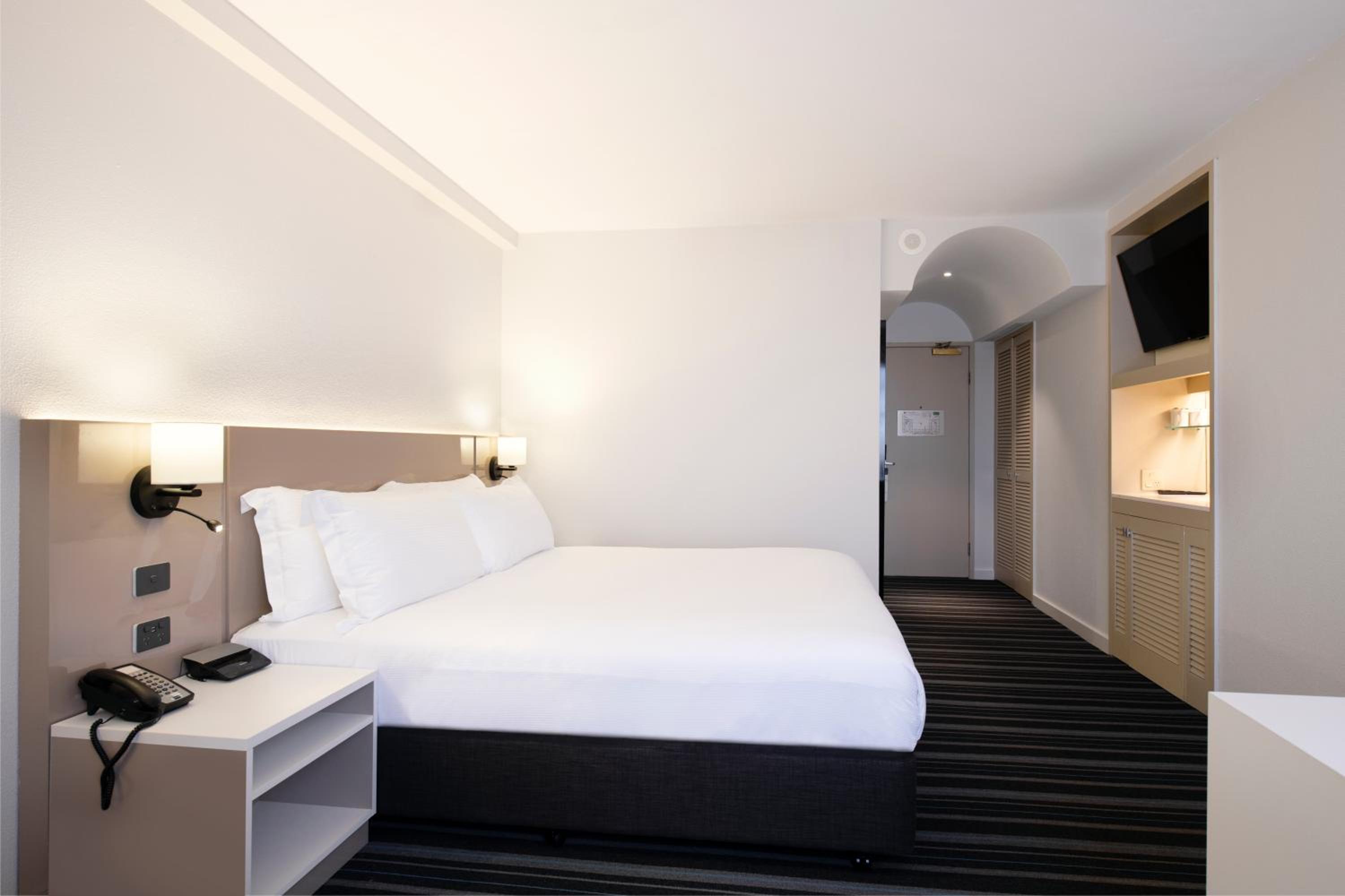 King Guest Room - Photo 3