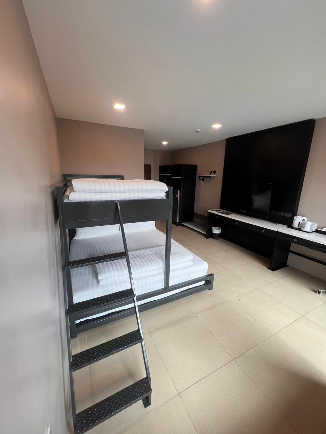 Superior Triple Room photo 3