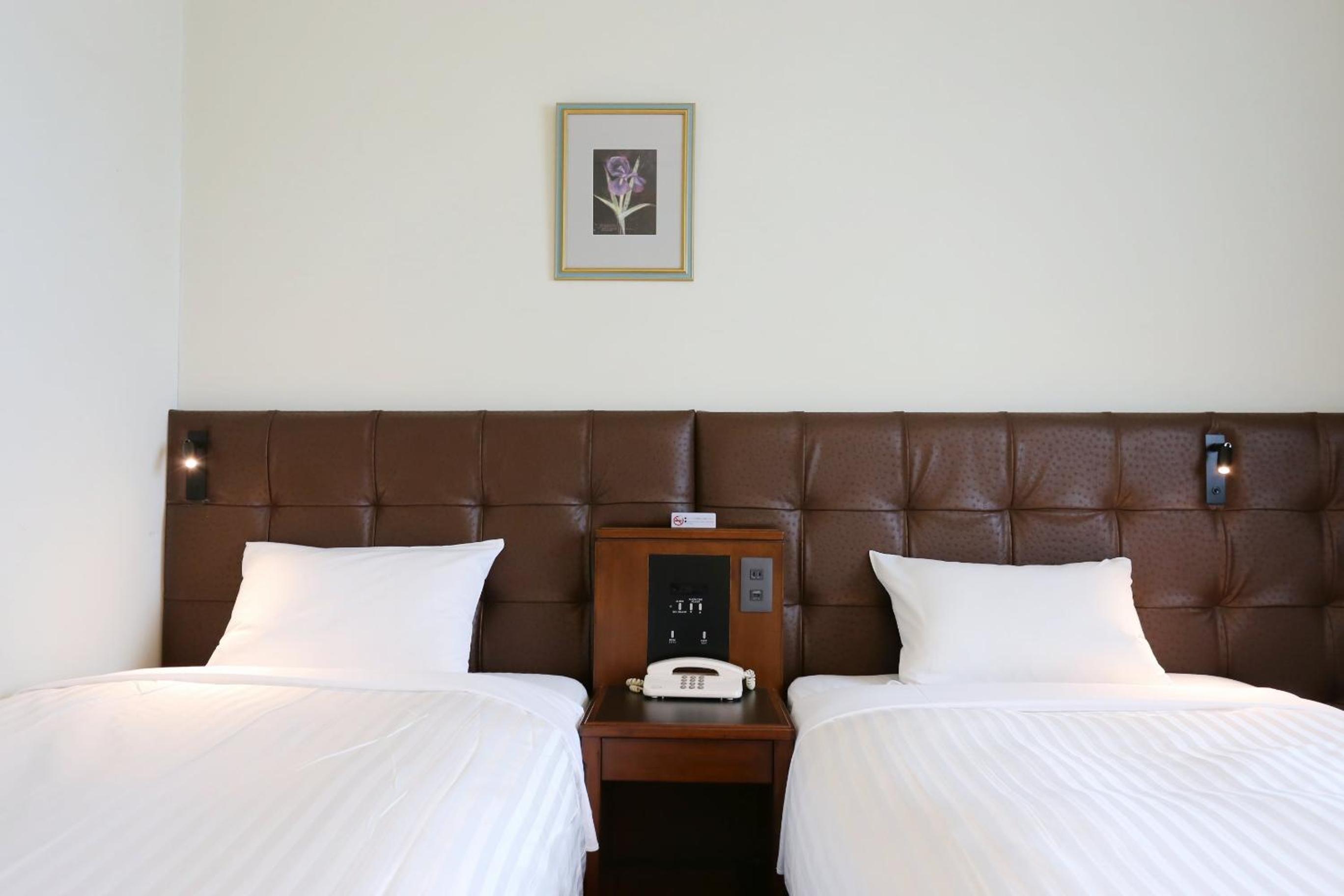 Large Twin Room - Smoking - Photo 7