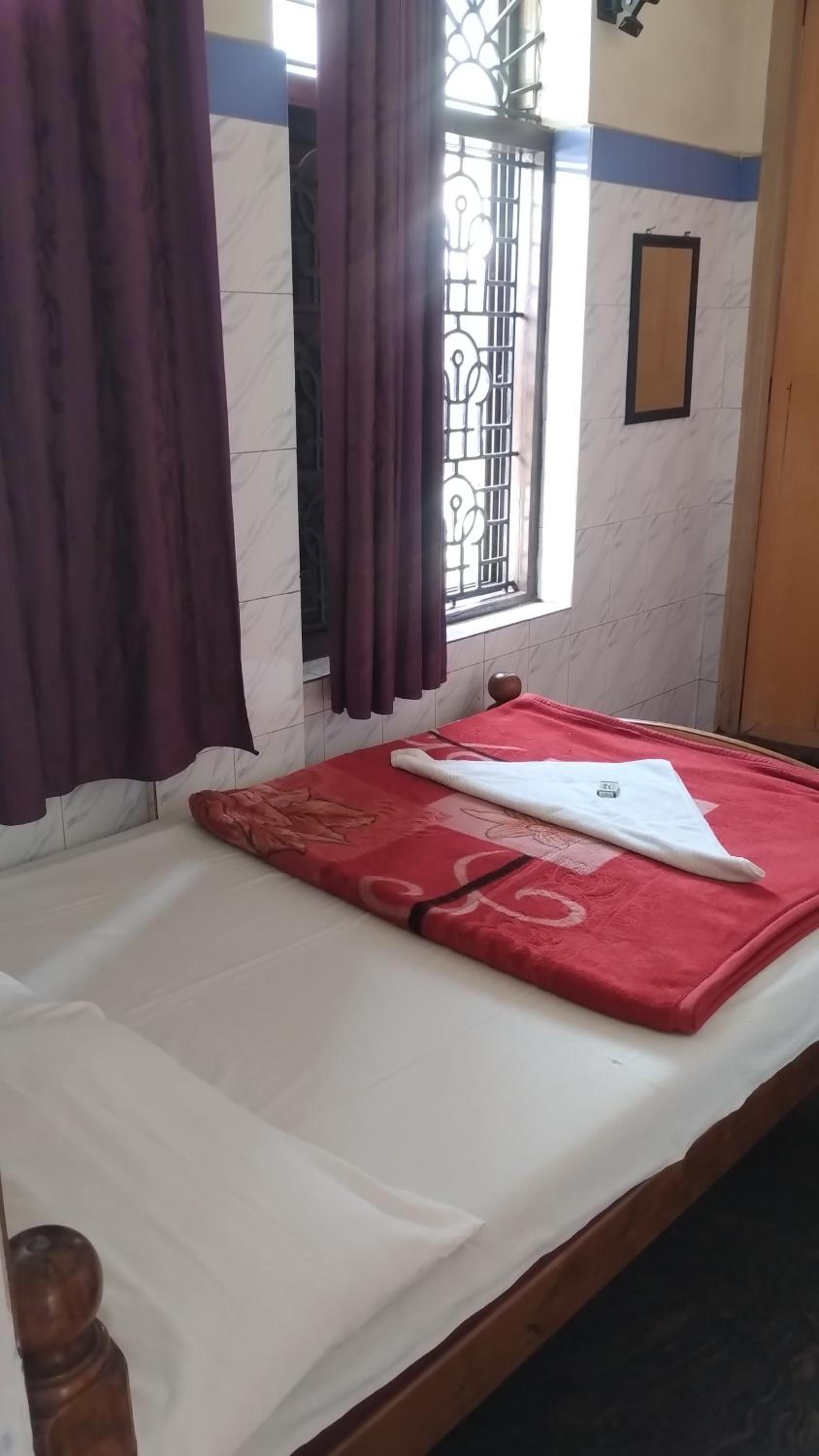 Deluxe Double Room (2 Adults + 1 Child) photo 2