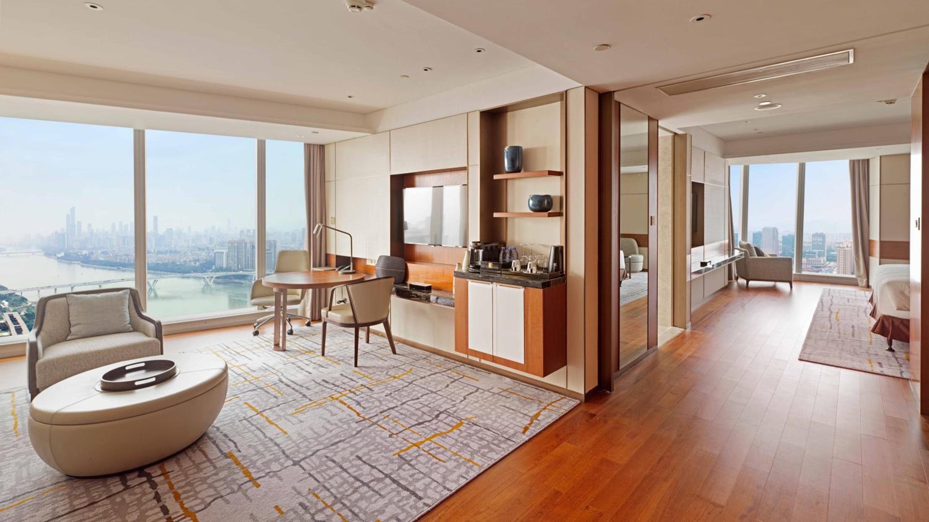 Junior King Suite With Canton Tower View