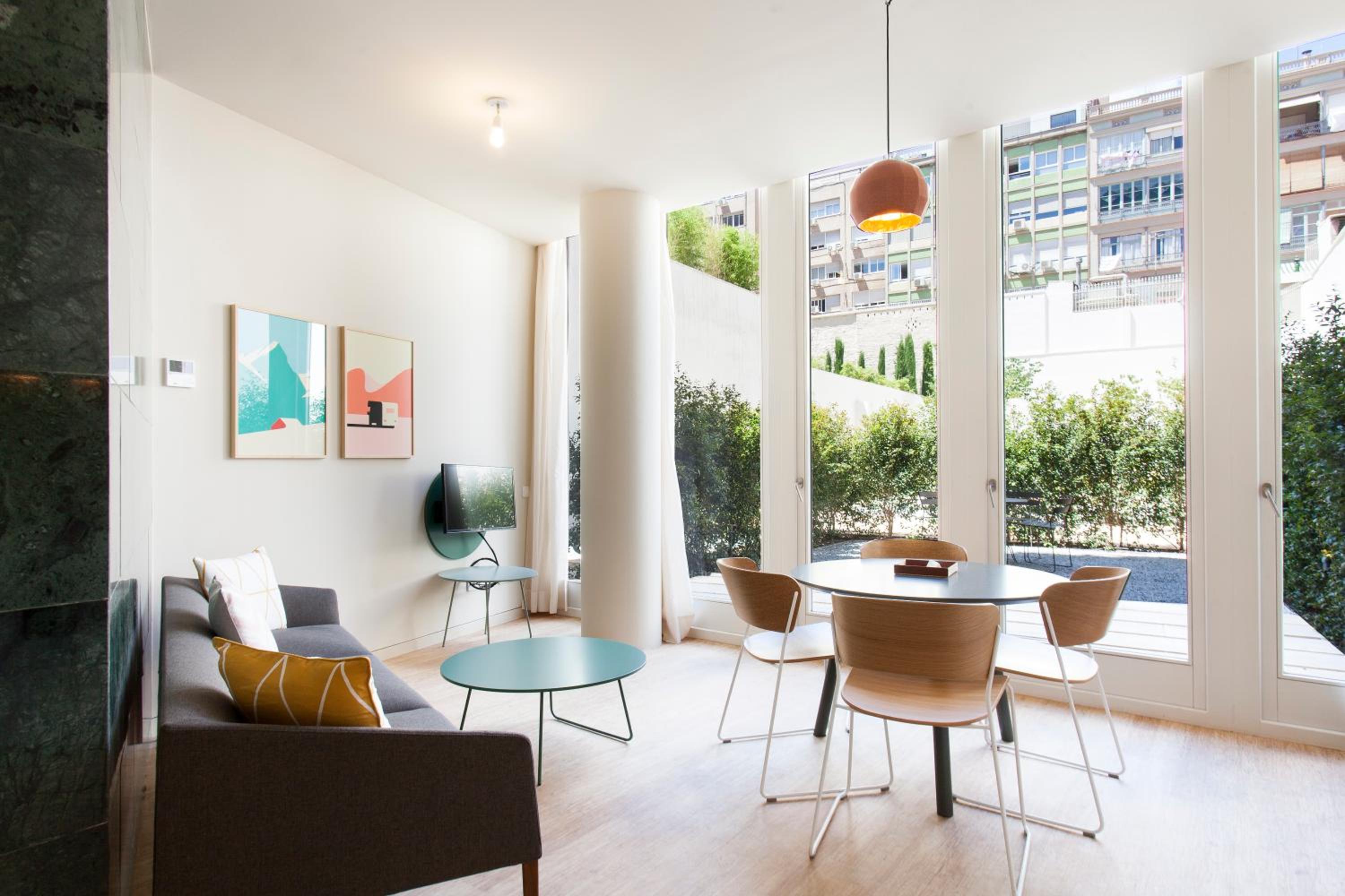 Apartamento con vista a la piscina