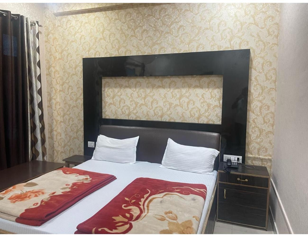 Deluxe King Room photo 2