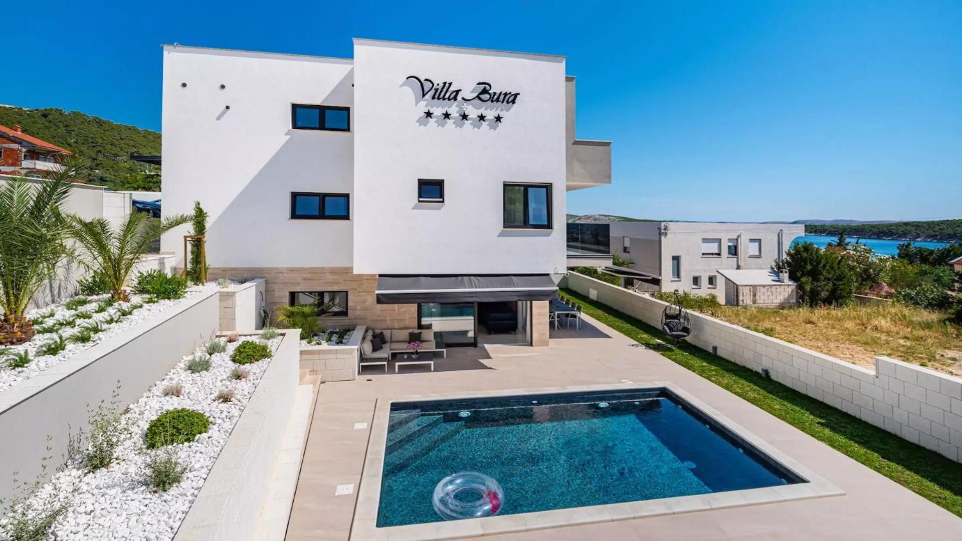 Villa photo 2