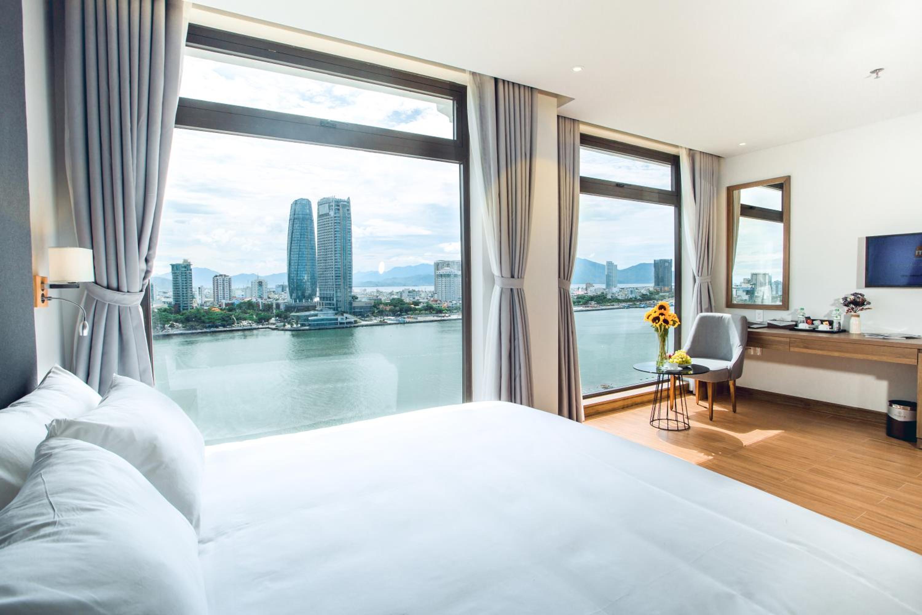 Deluxe Double Room with River View - Photo 6