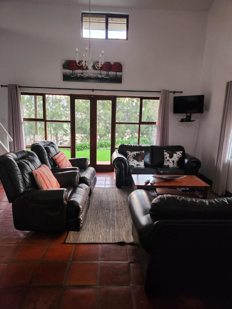 Three-Bedroom Villa photo 1