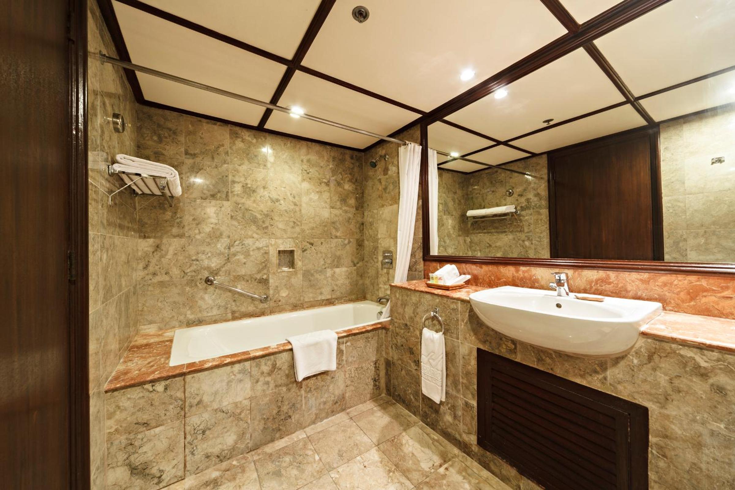 Superior Double or Twin Room - Photo 4