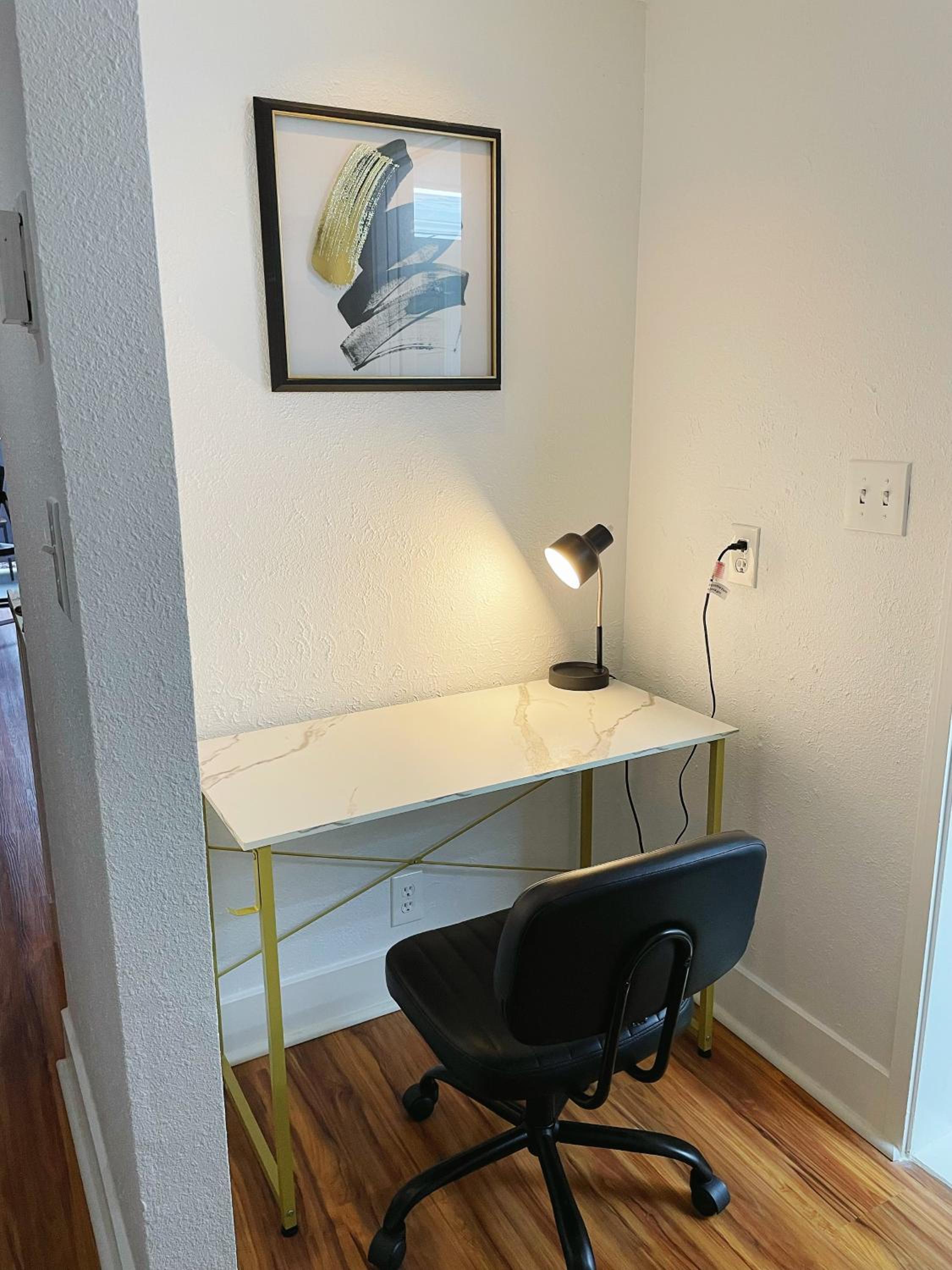 One-Bedroom Apartment photo 3