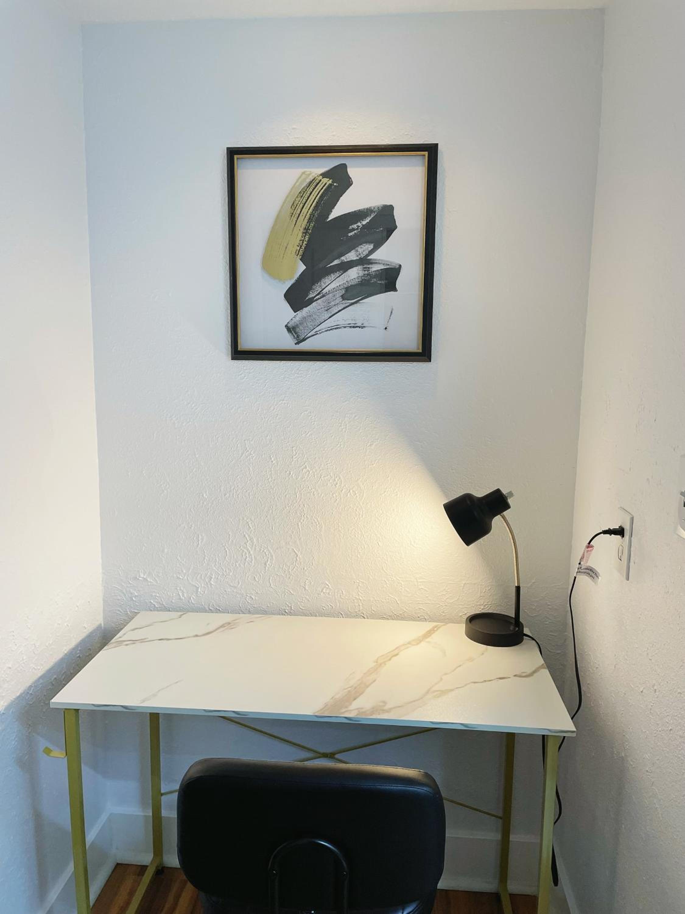 One-Bedroom Apartment photo 2