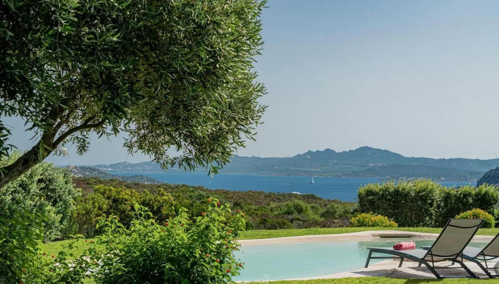 Villa photo 2