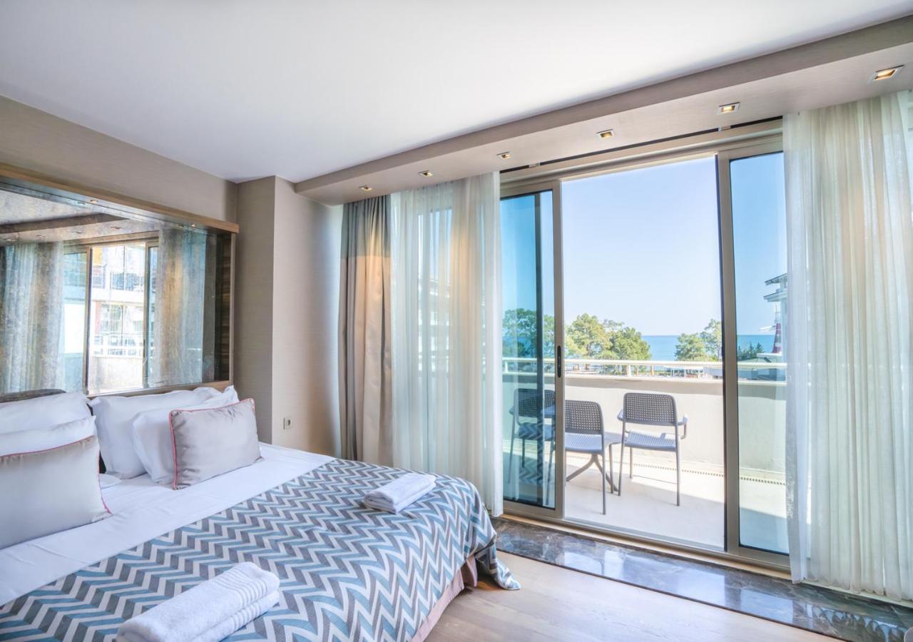 Deluxe Direct Sea View Room