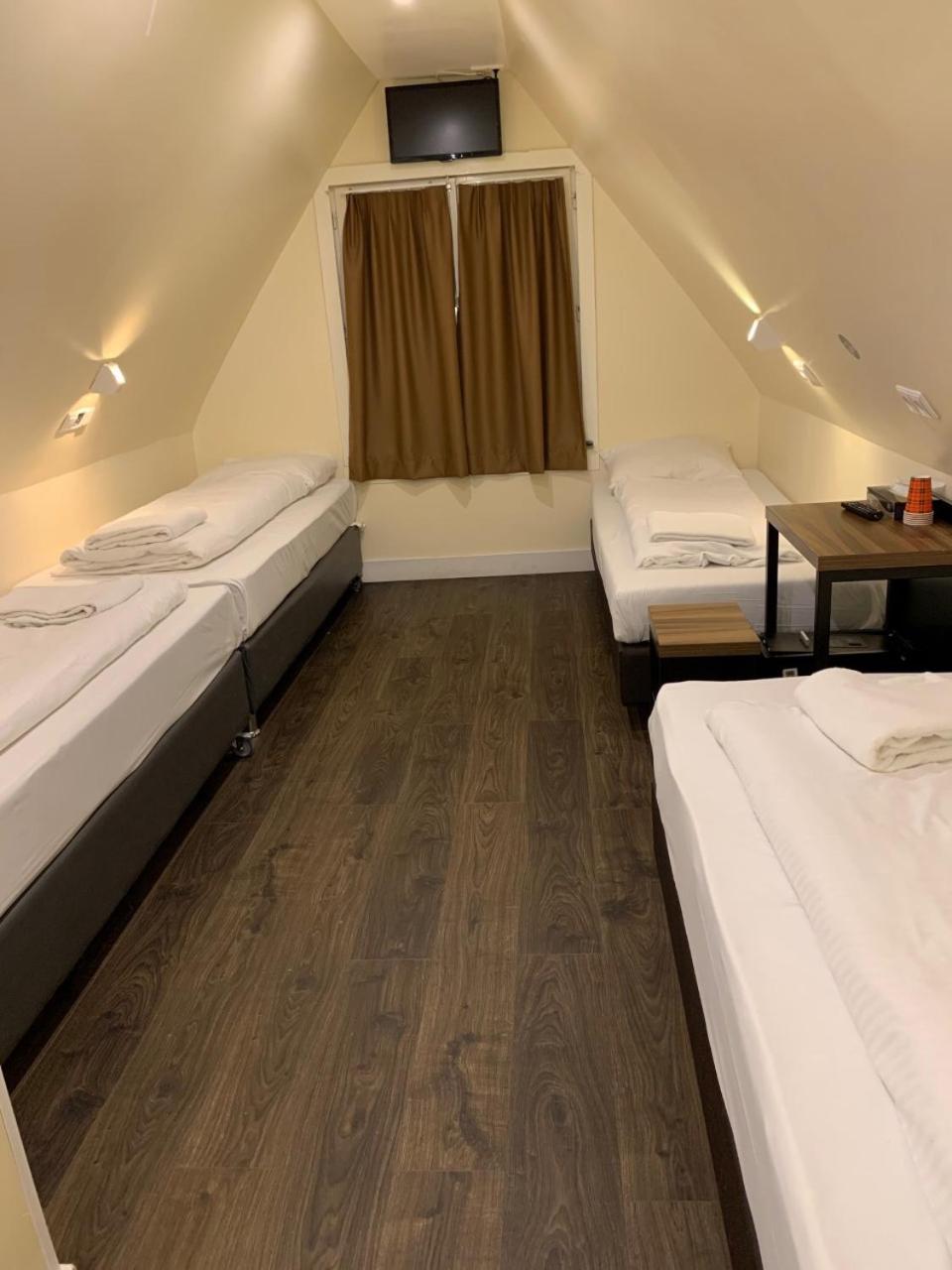 Quadruple Room with Private Bathroom