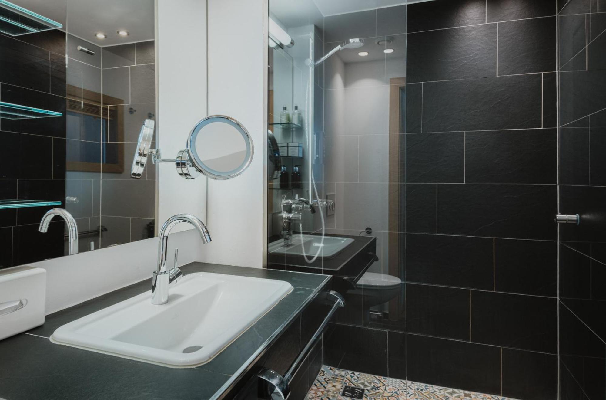 Junior Suite with Garden View - Photo 2