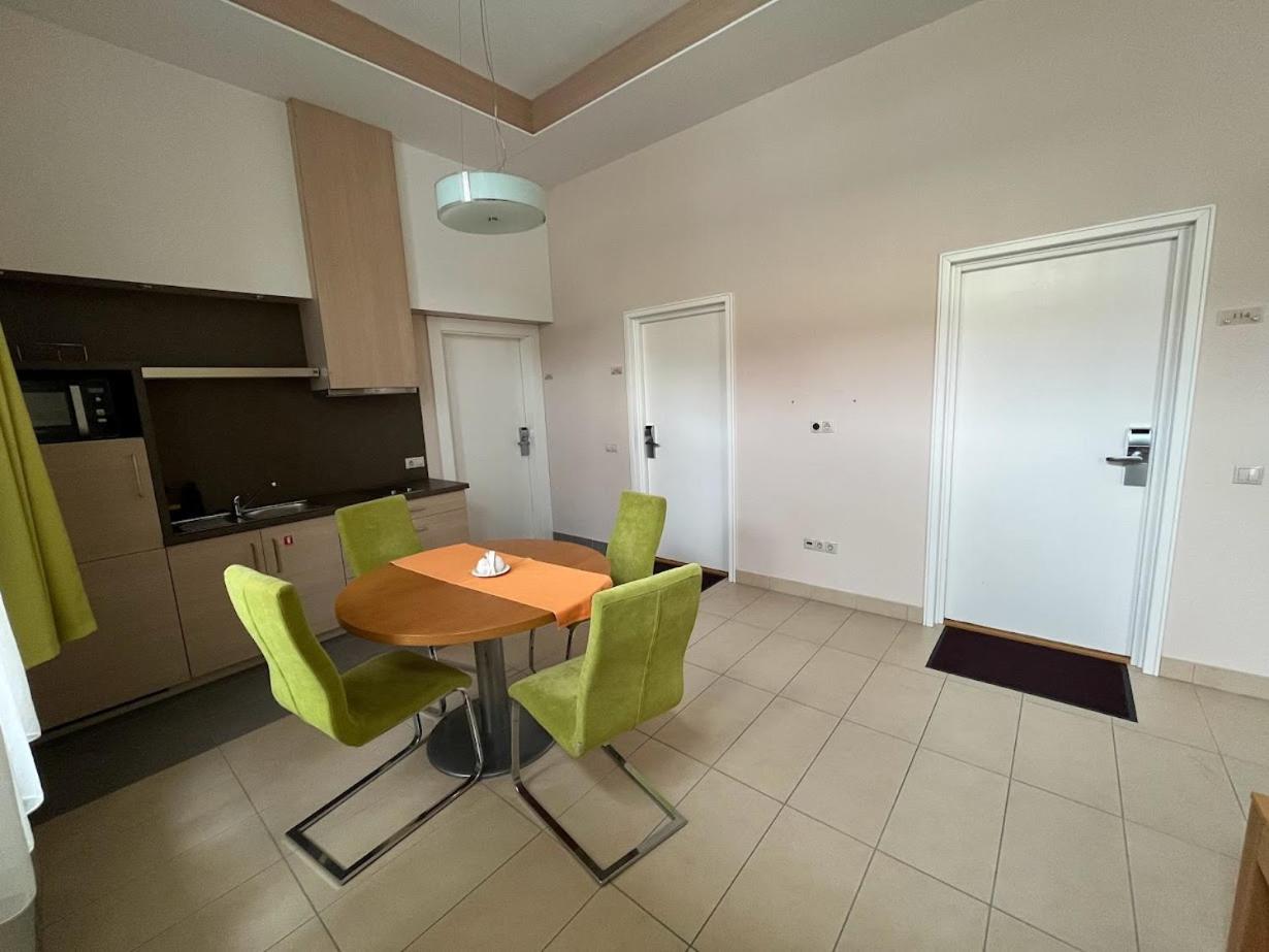 Standard Quadruple Room - Photo 10