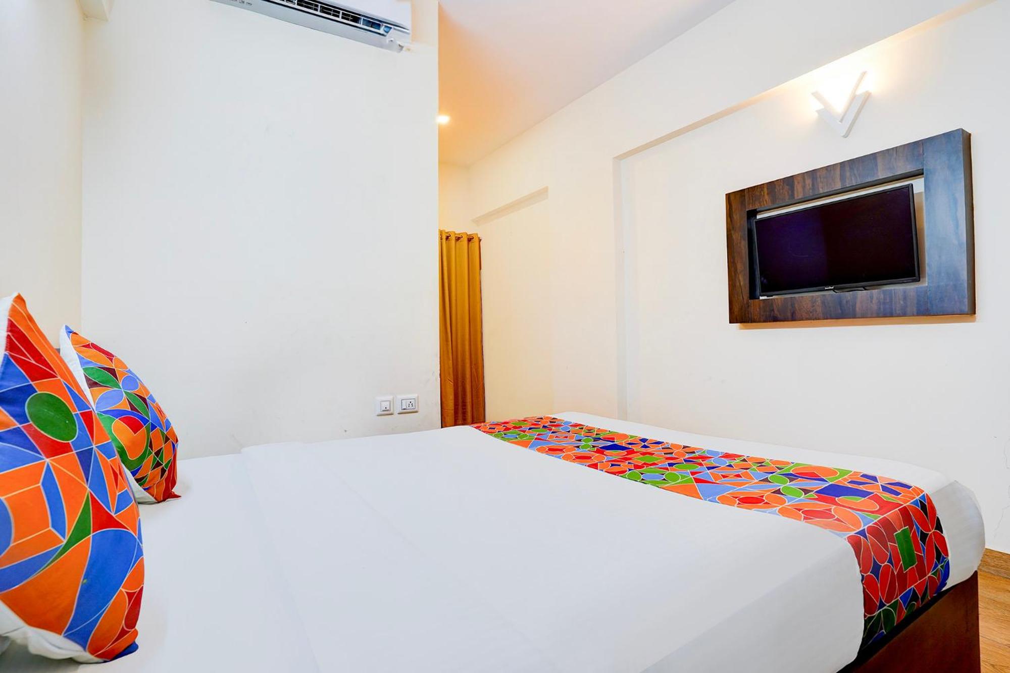 Deluxe Room - Photo 3