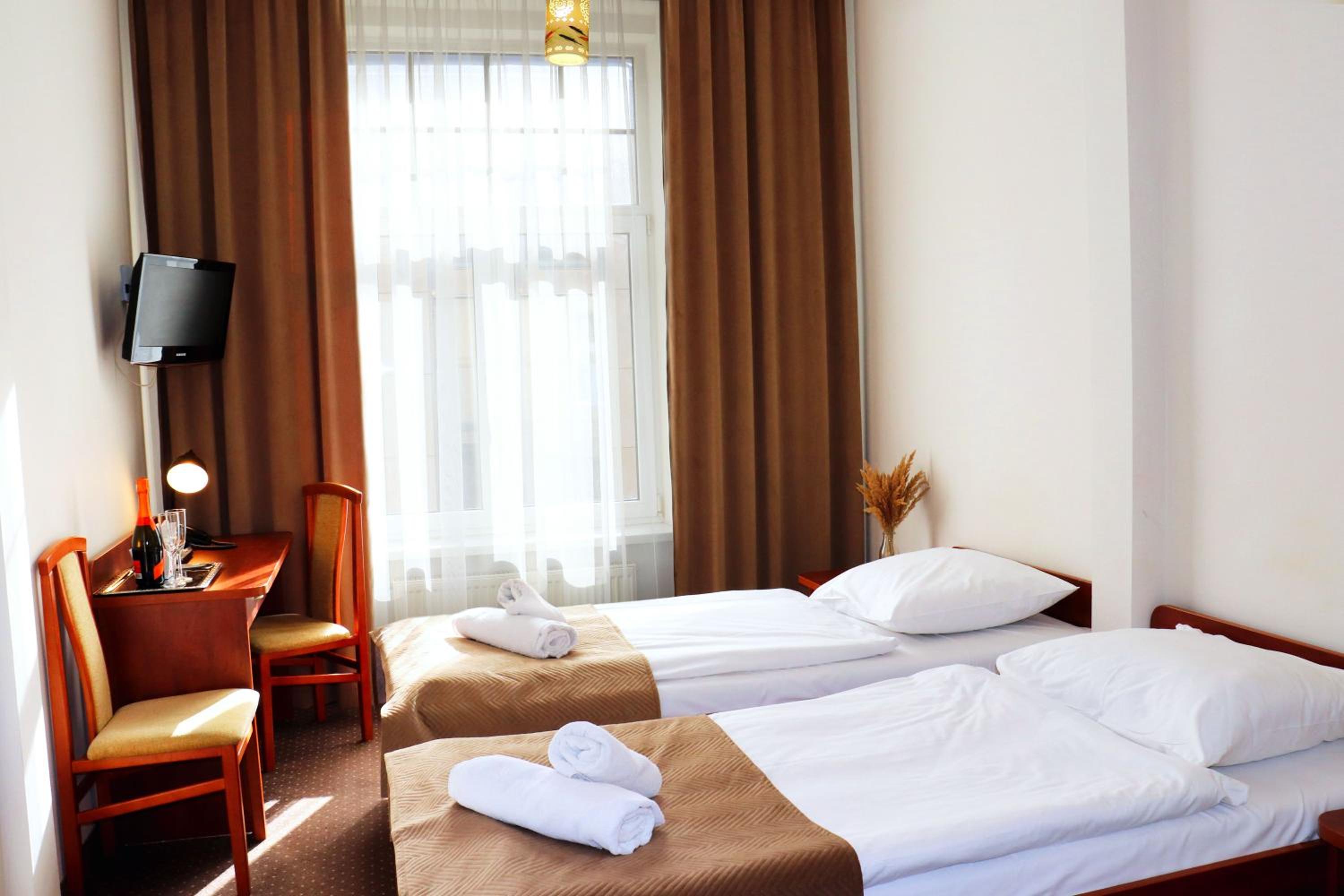 Twin Room - Photo 5
