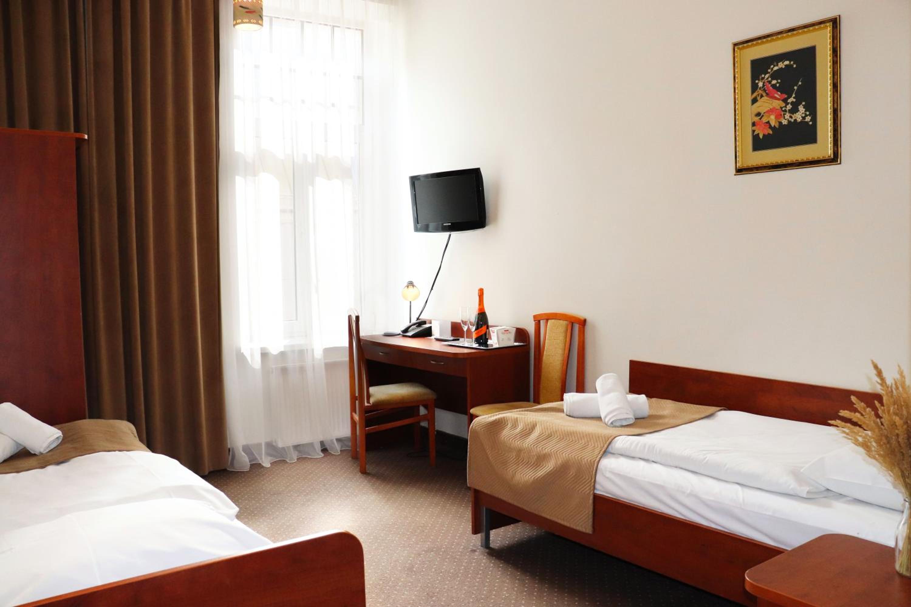Twin Room - Photo 6