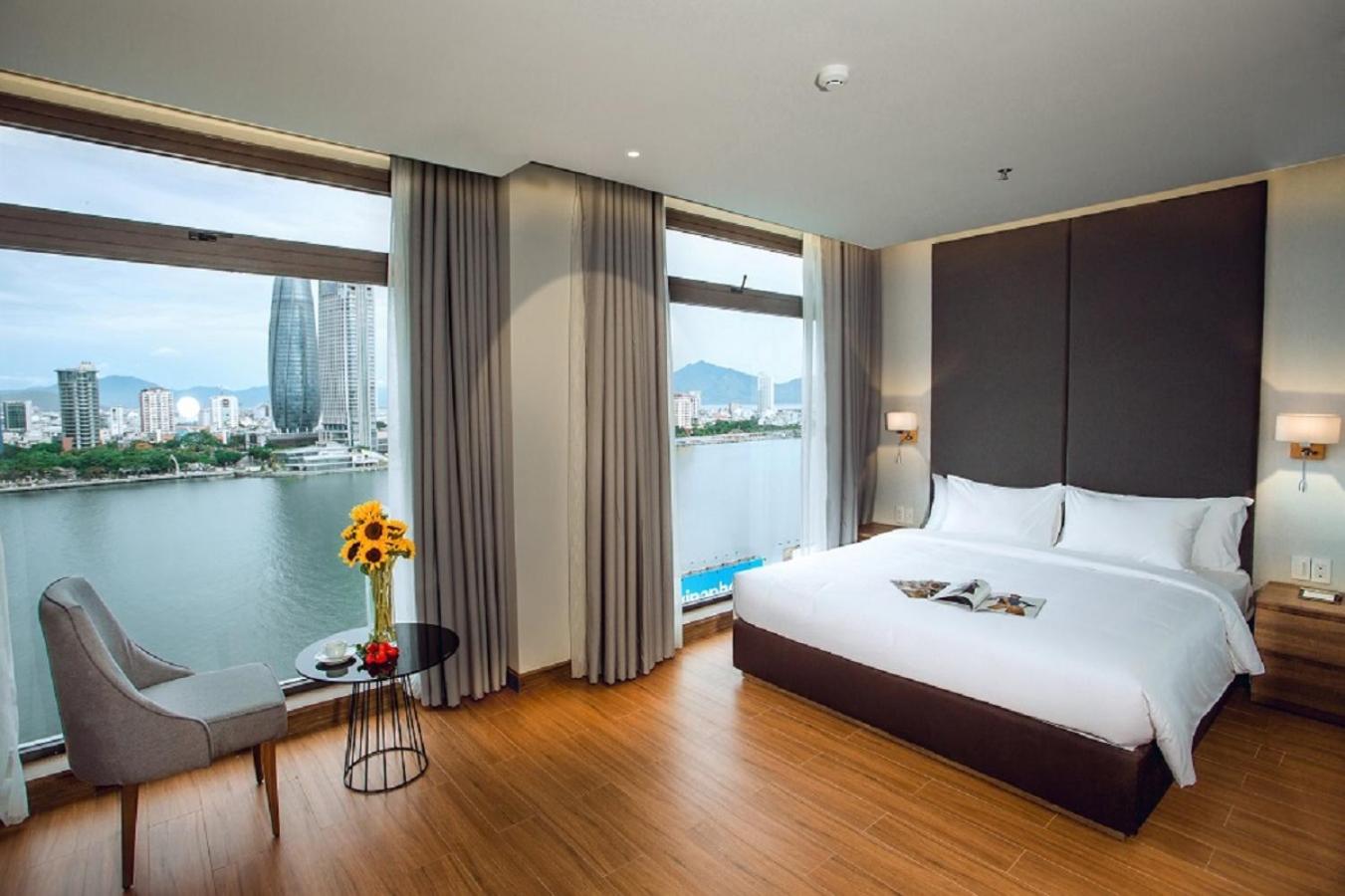 Suite with River View - Photo 6