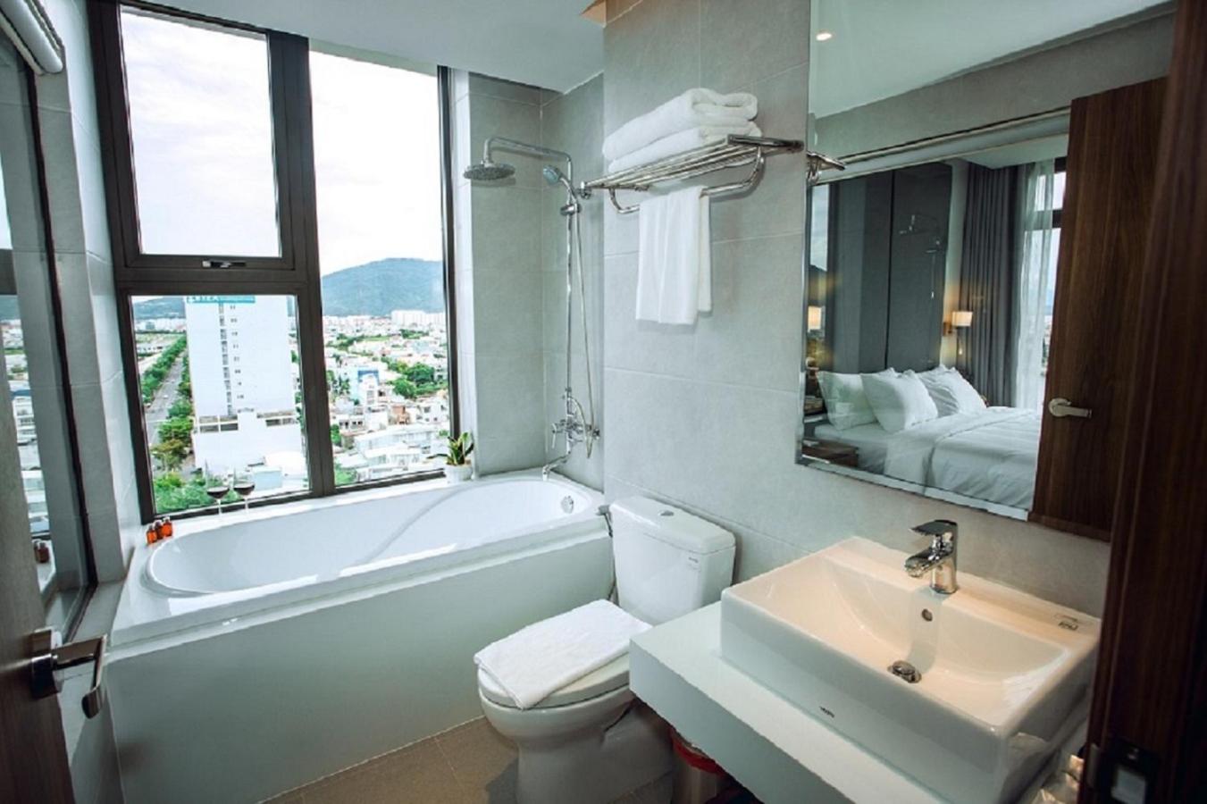 Suite with River View - Photo 3