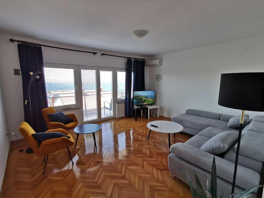 Family Two-Bedroom Apartment with View