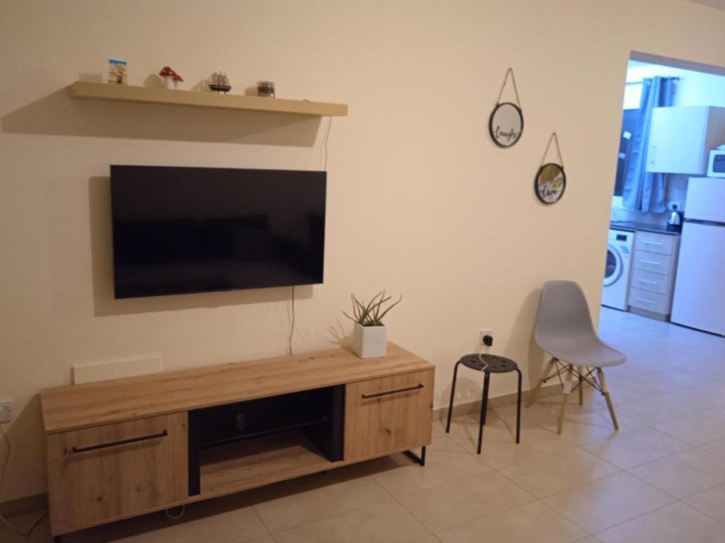 Apartment with Balcony photo 2