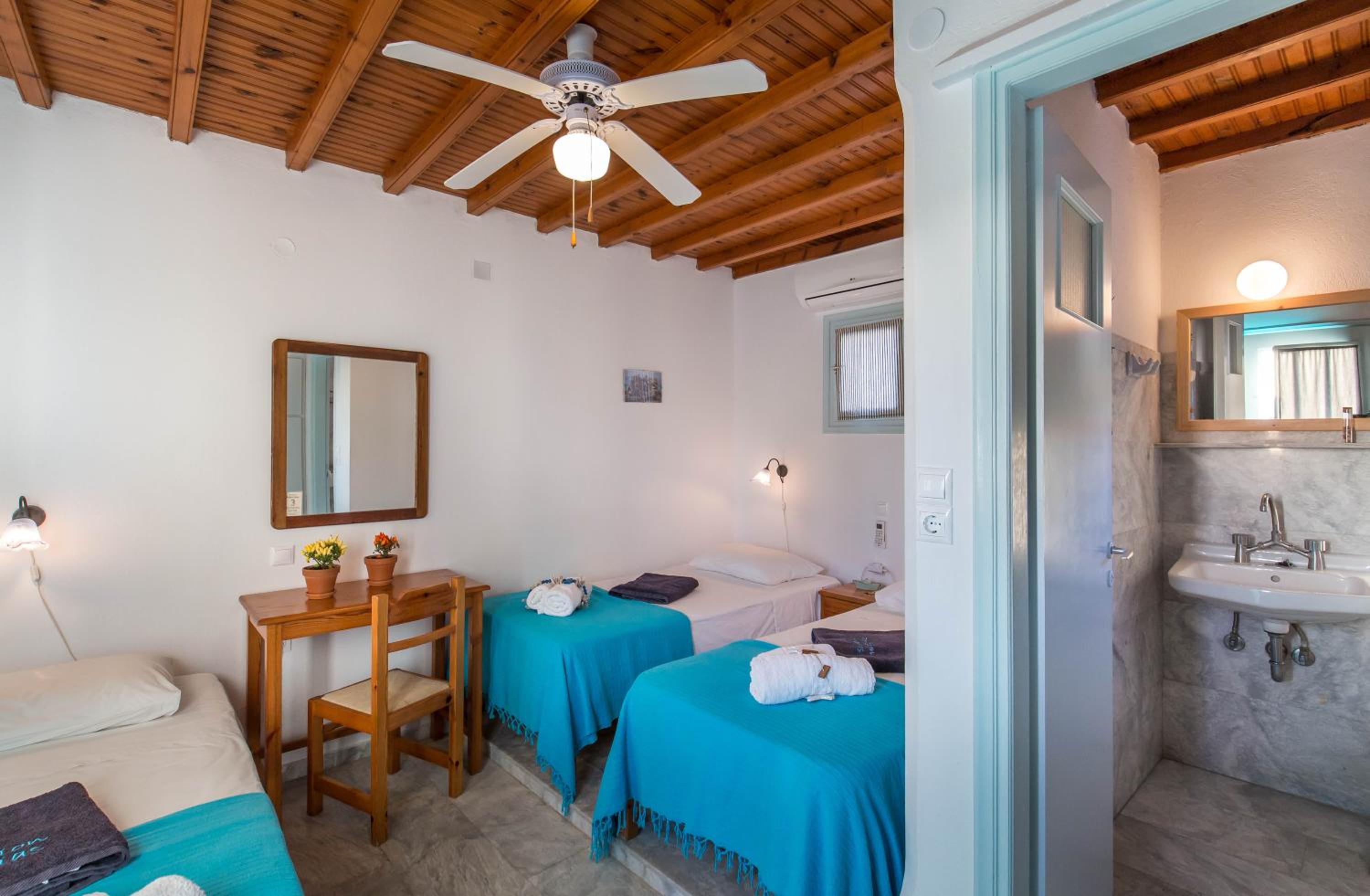 Standard Triple Room with Sea View photo 2