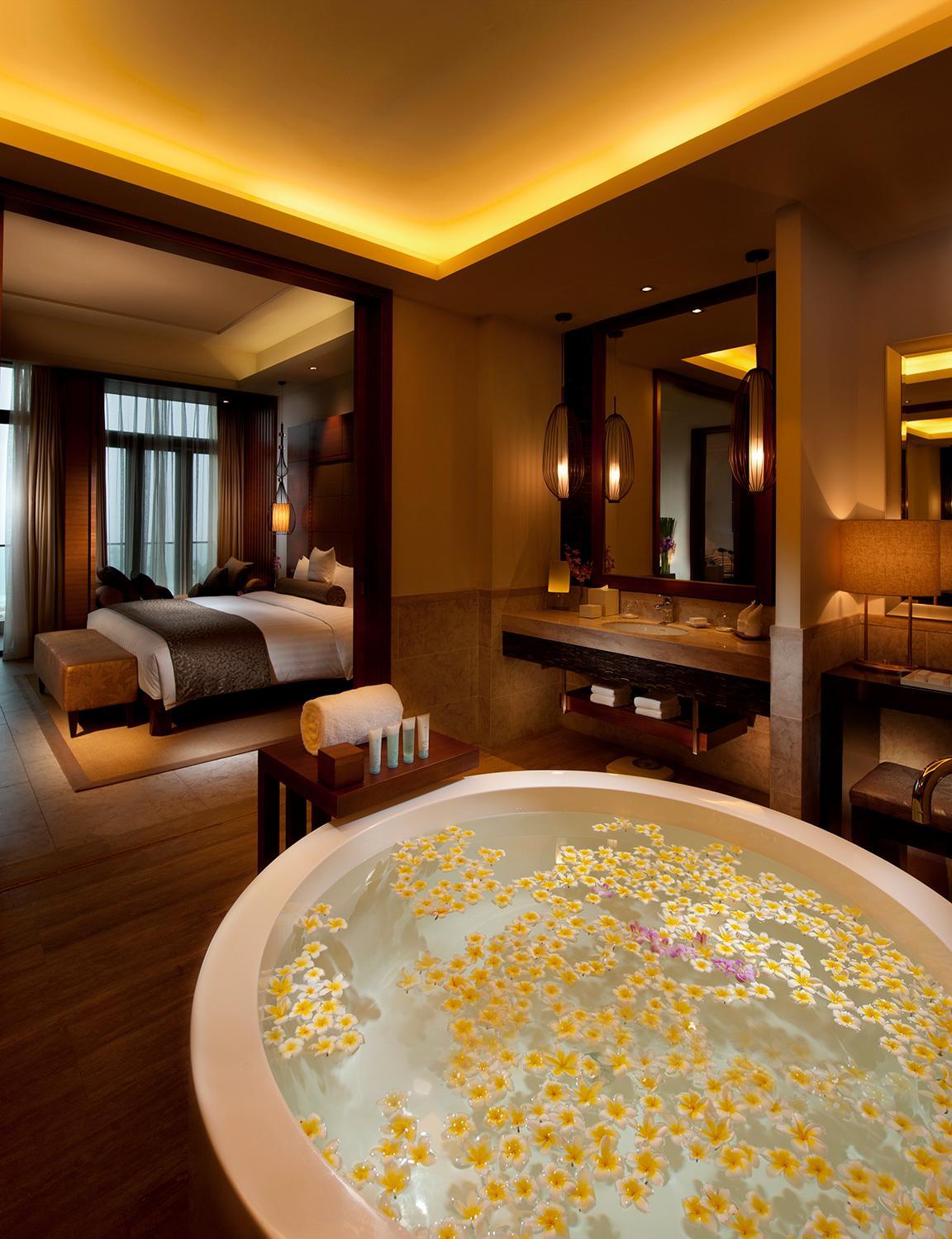 Ocean View Suite with King Bed photo 3
