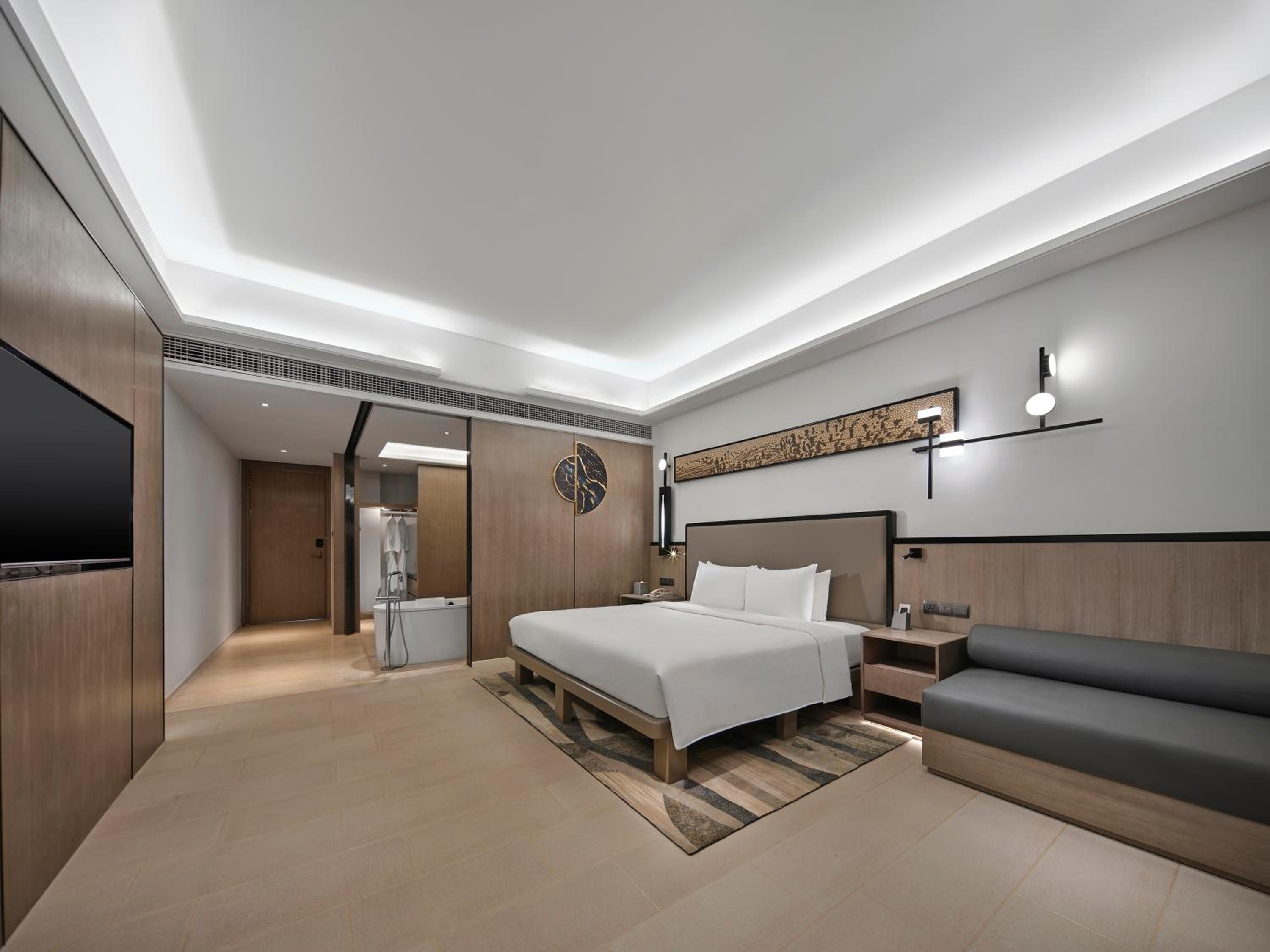 Premier Garden View Room with King Bed - Photo 2