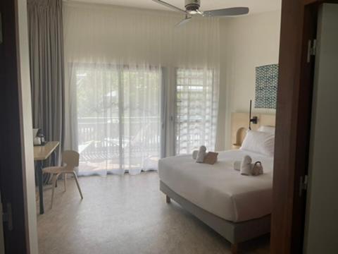 Deluxe Room - Photo 12