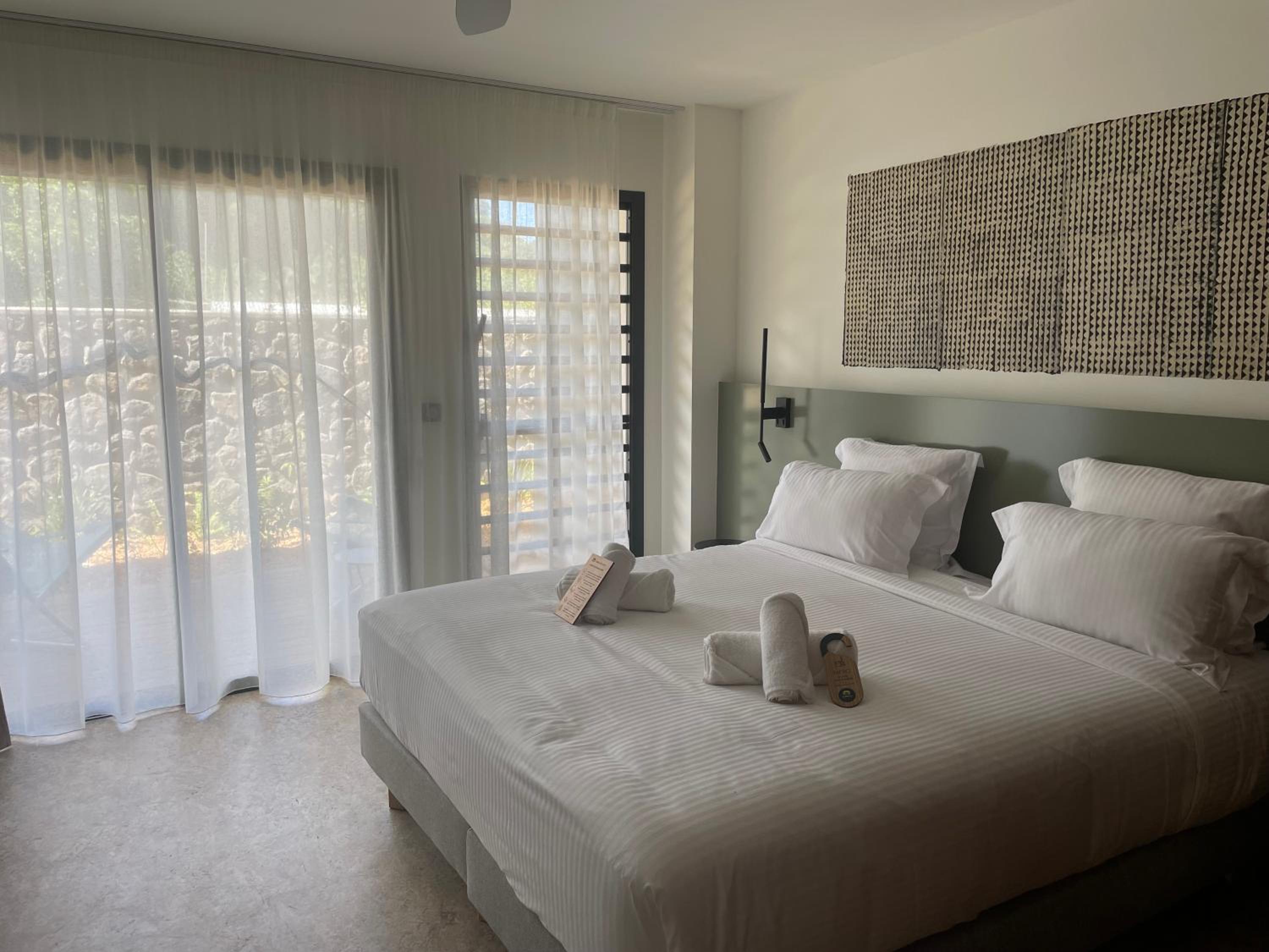 Standard Double Room - Photo 11