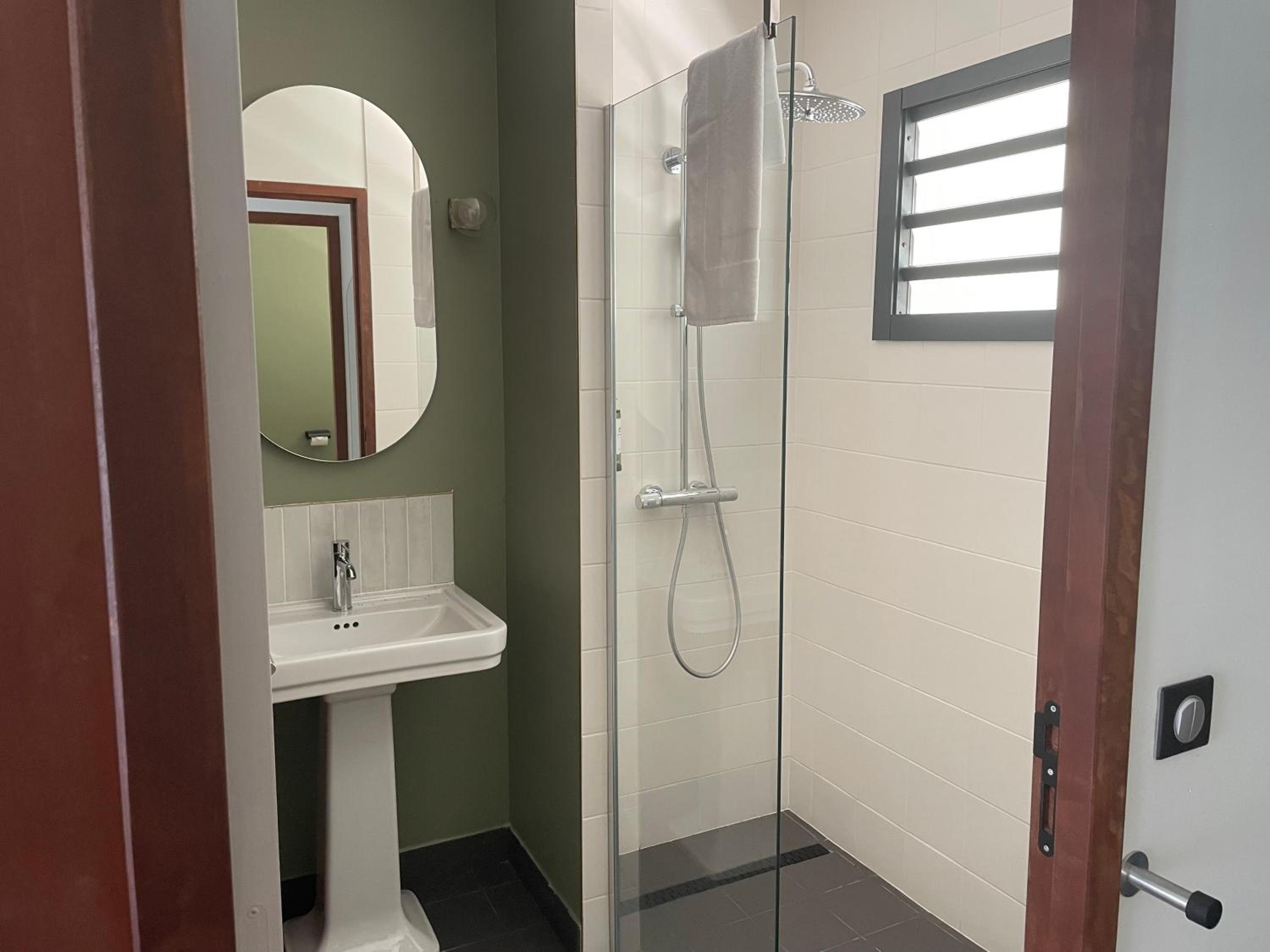 Standard Double Room - Photo 18