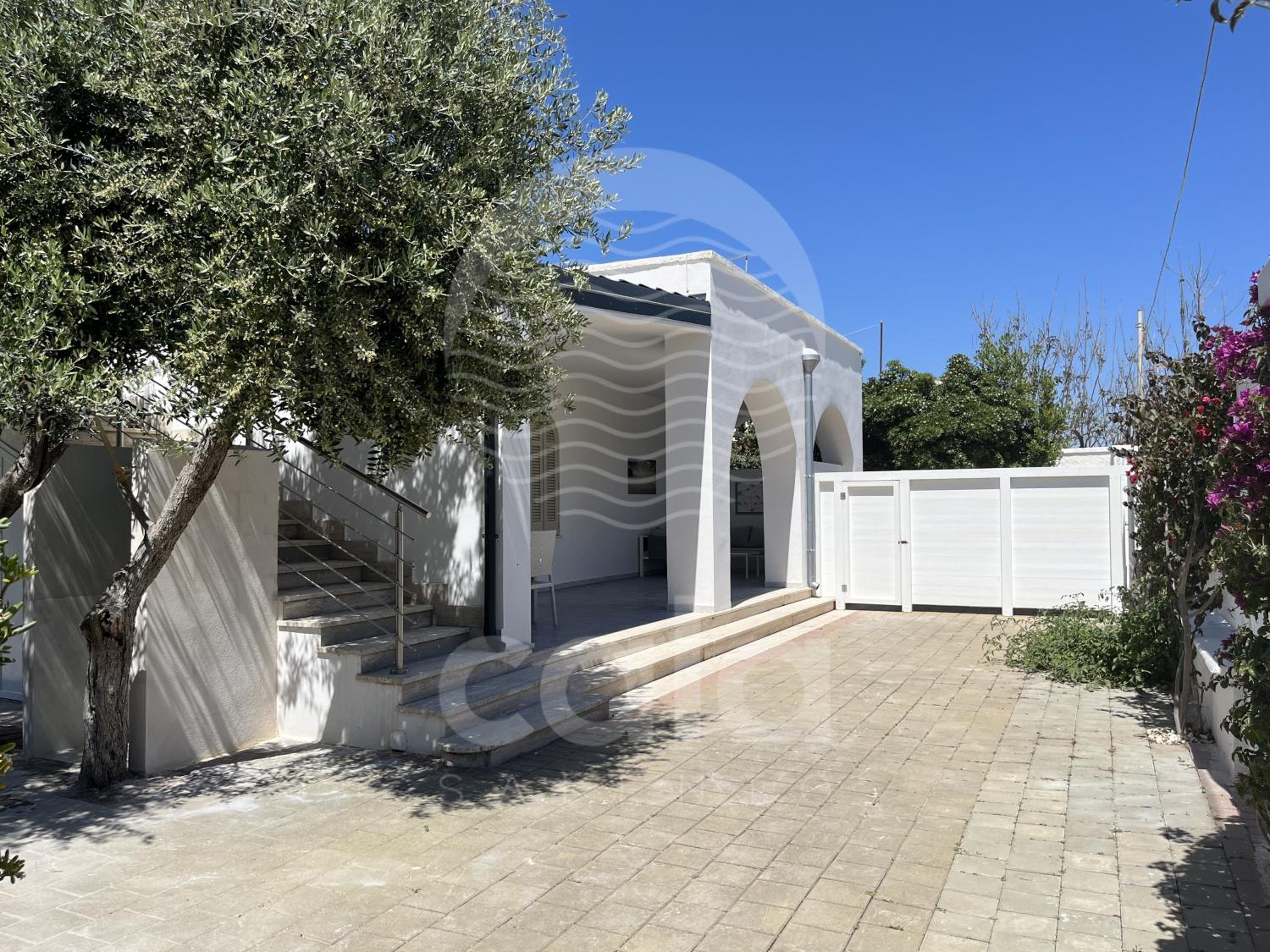 Four-Bedroom House photo 2