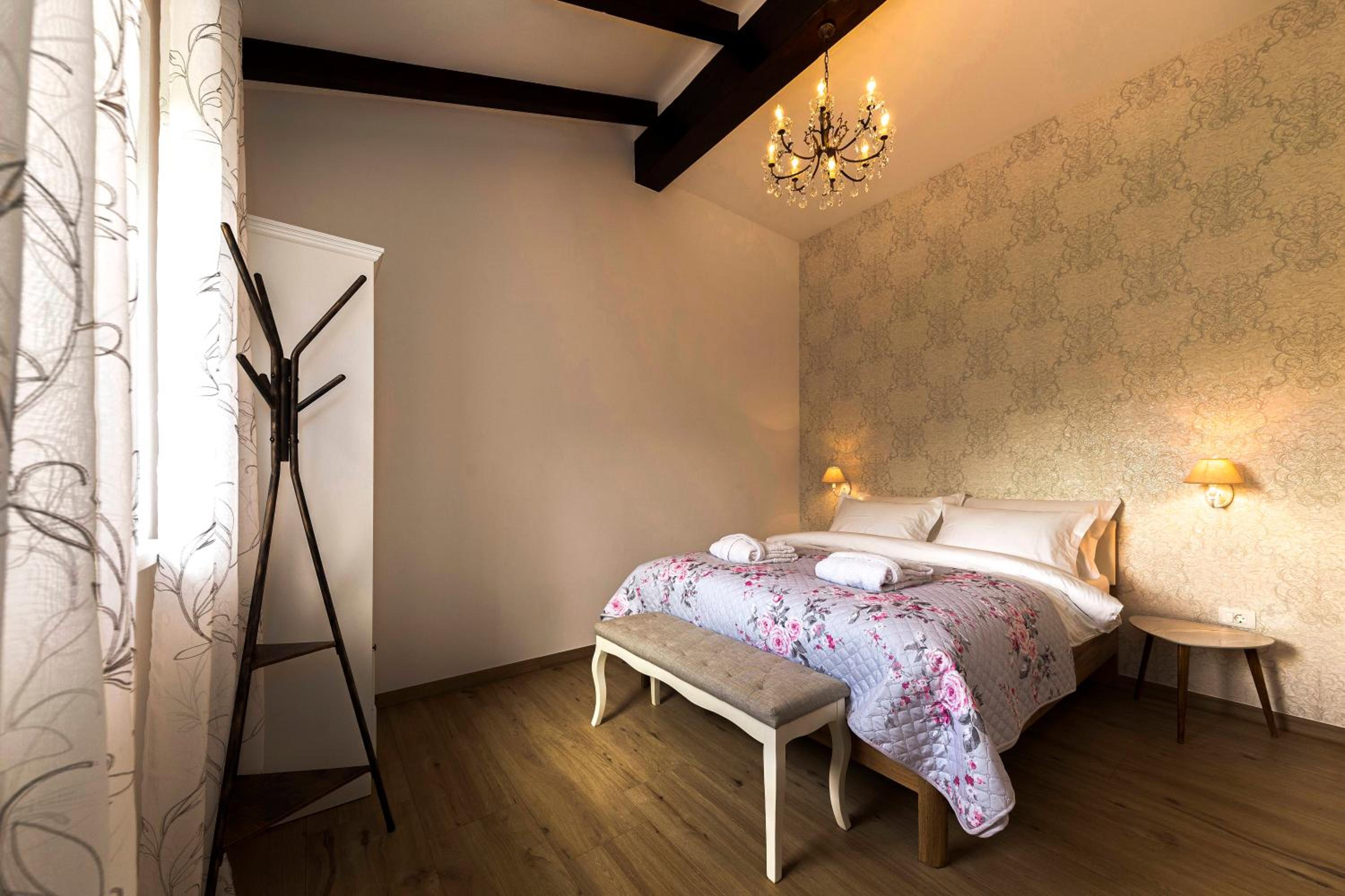 One-Bedroom Apartment with Balcony and Spa Bath