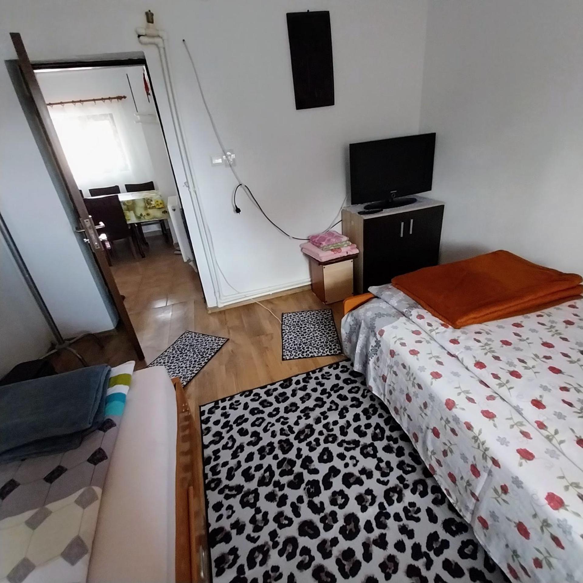 Double Room with Shared Bathroom photo 2