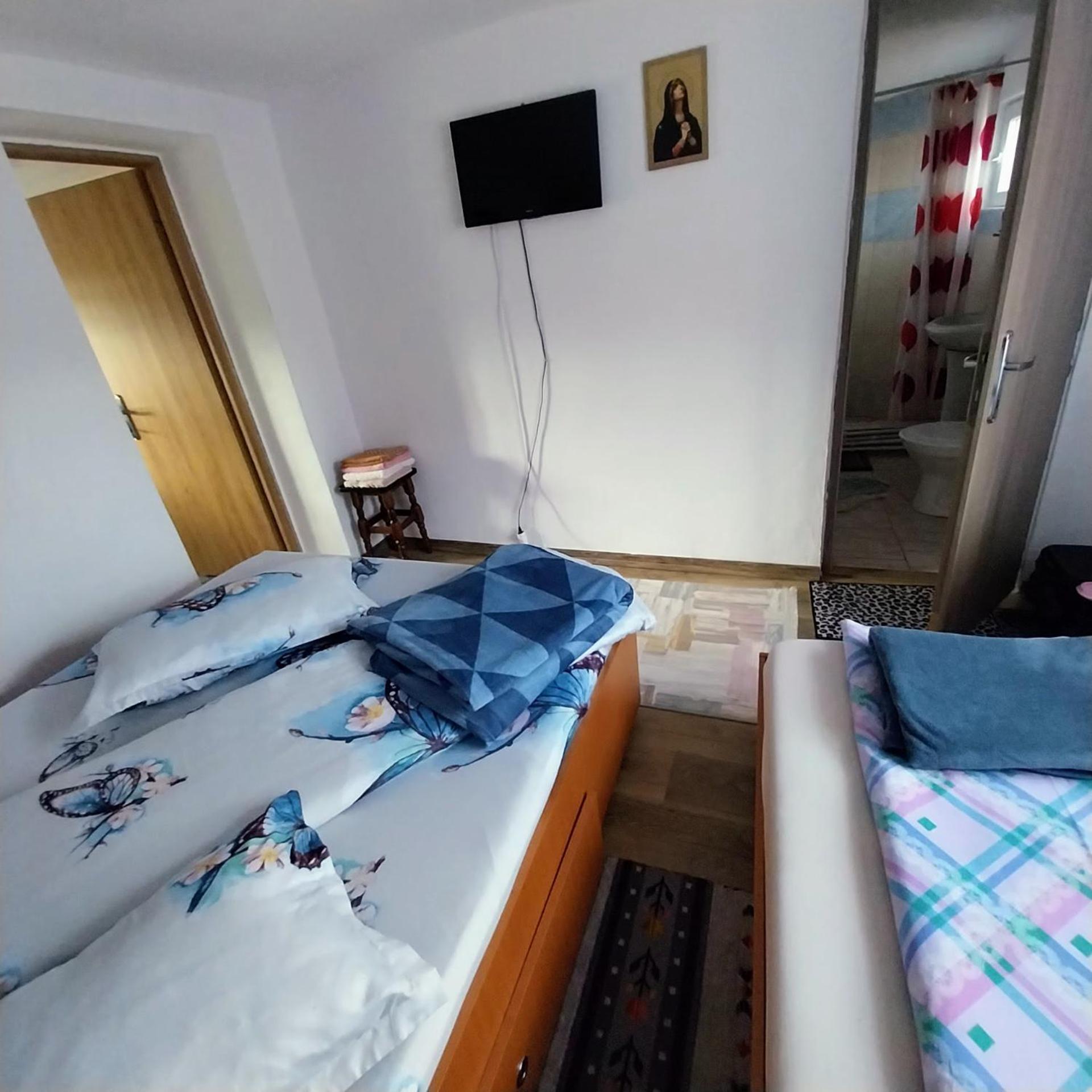 Triple Room with Private Bathroom photo 1