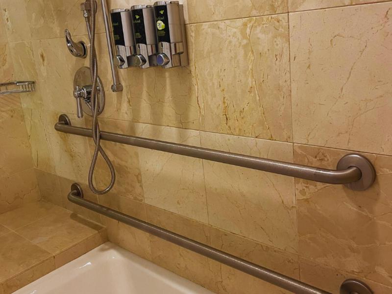 King Room - Disability Access photo 2